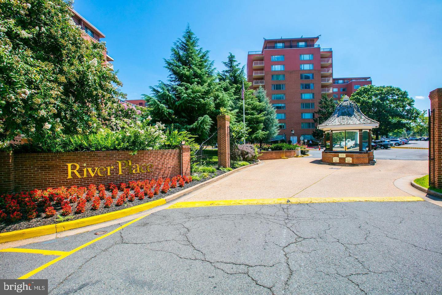 RIVER PLACE EAST - Residential