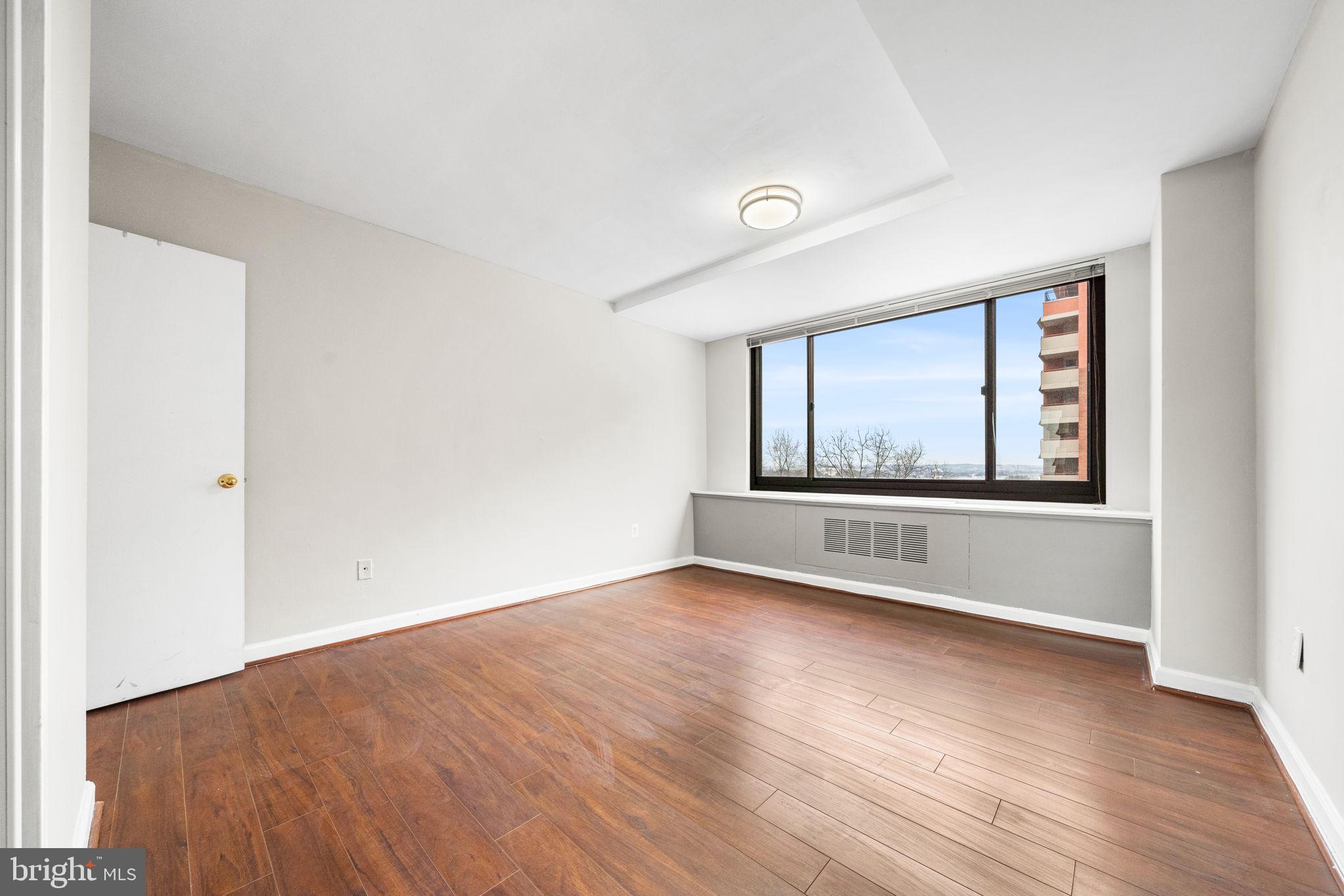 RIVER PLACE EAST - Residential