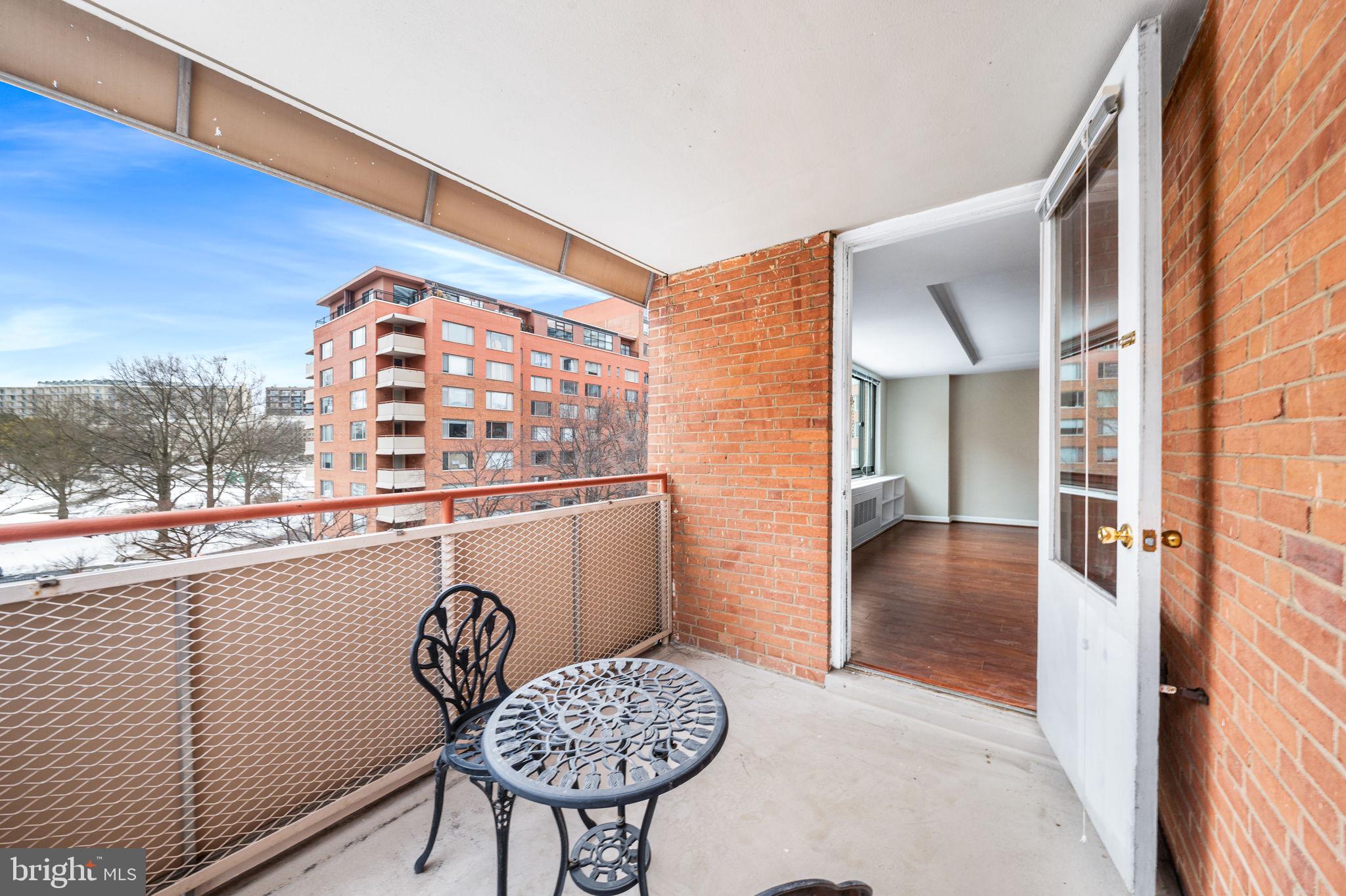 RIVER PLACE EAST - Residential