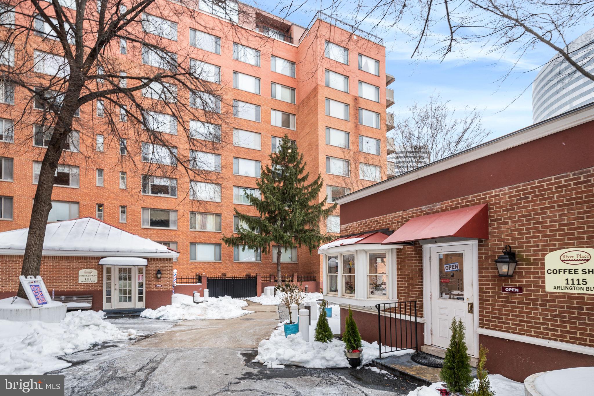 RIVER PLACE EAST - Residential