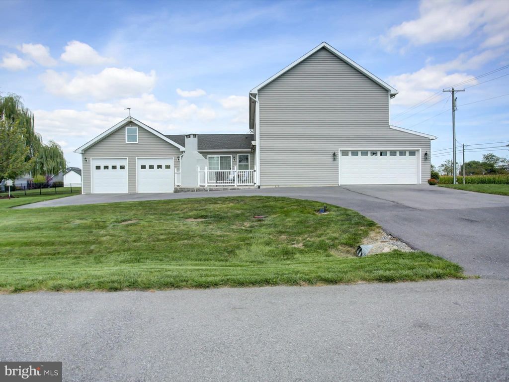 Photo of 1725 Warm Spring Rd, CHAMBERSBURG, PA 17202 (MLS # PAFL2030422)