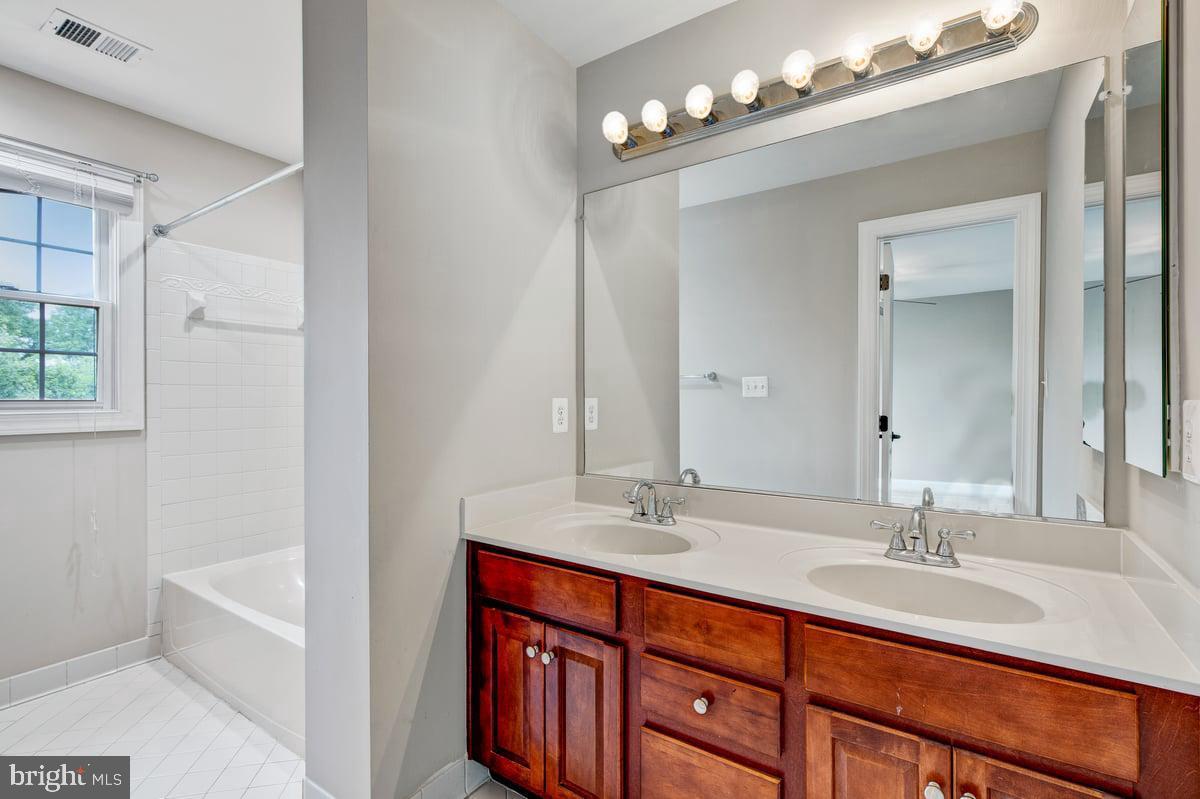 LENAH RUN - Residential Lease