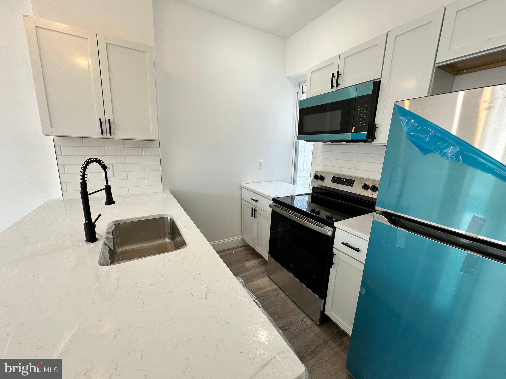 **Spacious 2-Bed, 2-Bath Apartment in North Philly – Updated & Ready for You!**
Welcome to your new home! This recently renovated apartment offers a bright, open living room that flows into the updated kitchen—perfect for cooking, dining, and entertaining.
Both bedrooms are generously sized with plenty of closet space, and you’ll love having not one, but **two full bathrooms**, giving everyone extra comfort and privacy.
A washer and dryer are included in the unit, so laundry day is quick and easy. Conveniently located near main transportation routes, you’ll have easy access to wherever you need to go.
The landlord is open to rental assistance programs—making this a great opportunity for qualified renters.
**Schedule your tour today and see why this could be your perfect next home!**