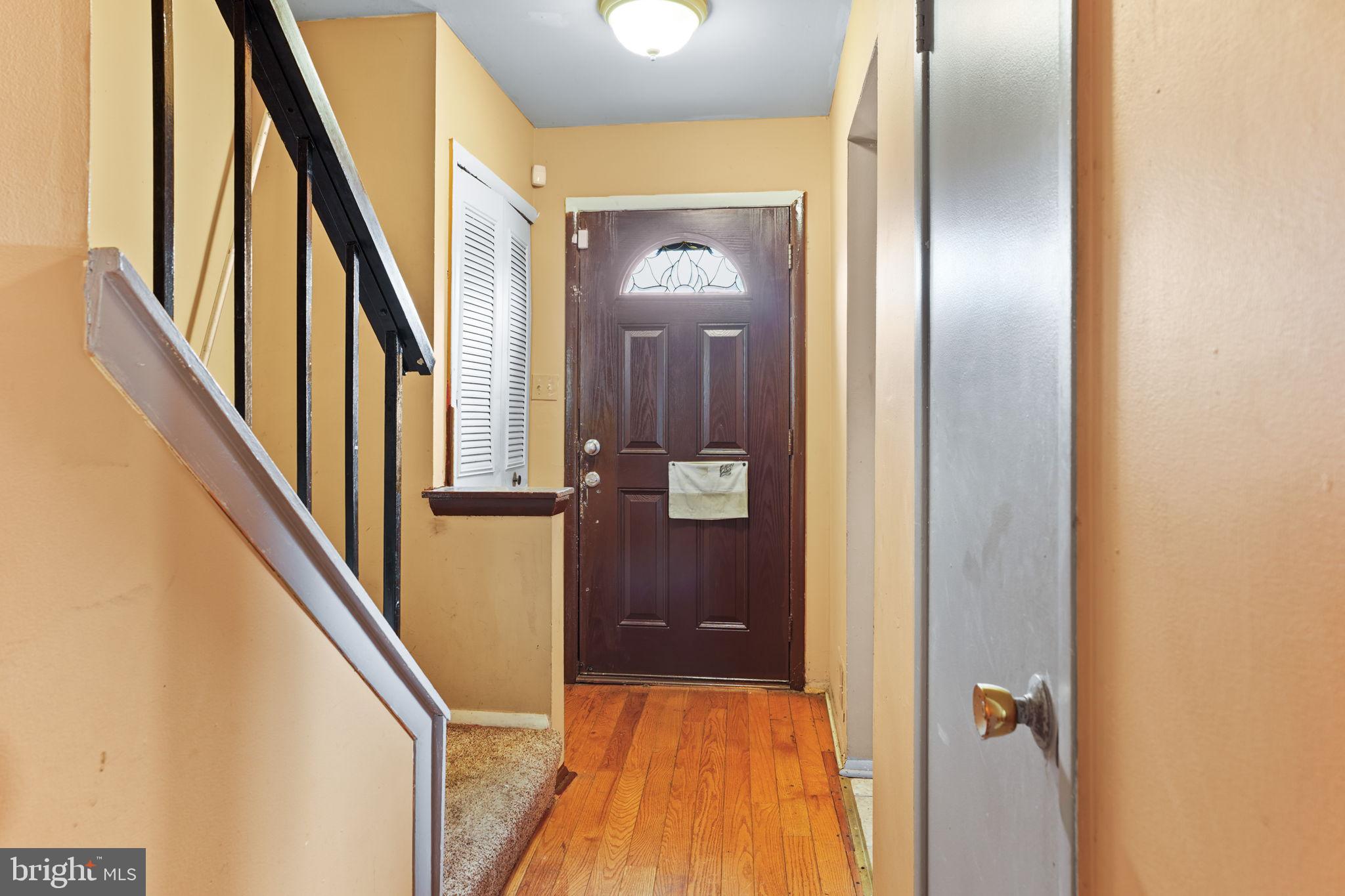 1359 BARNABY TERRACE SE