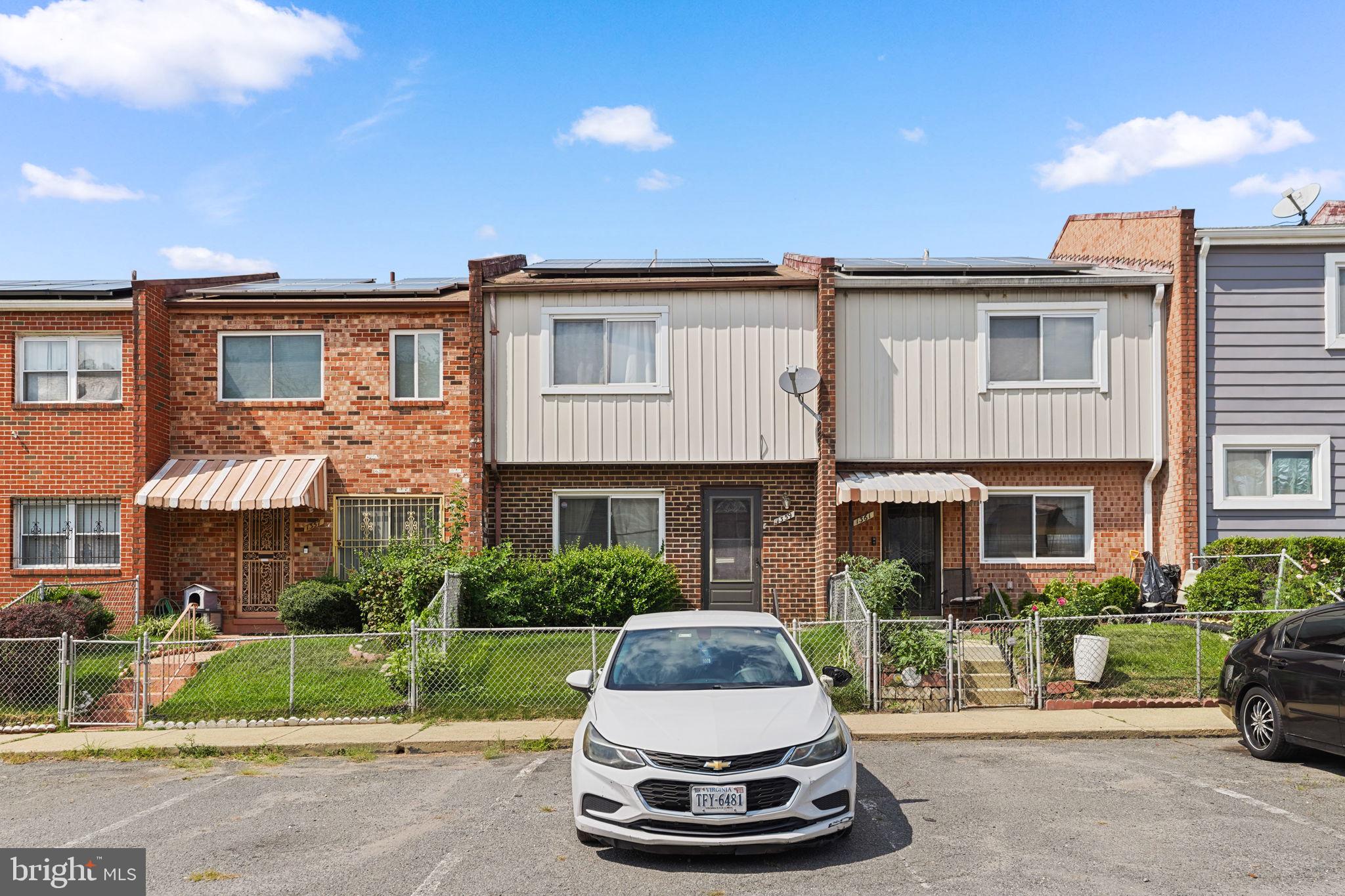 1359 BARNABY TERRACE SE