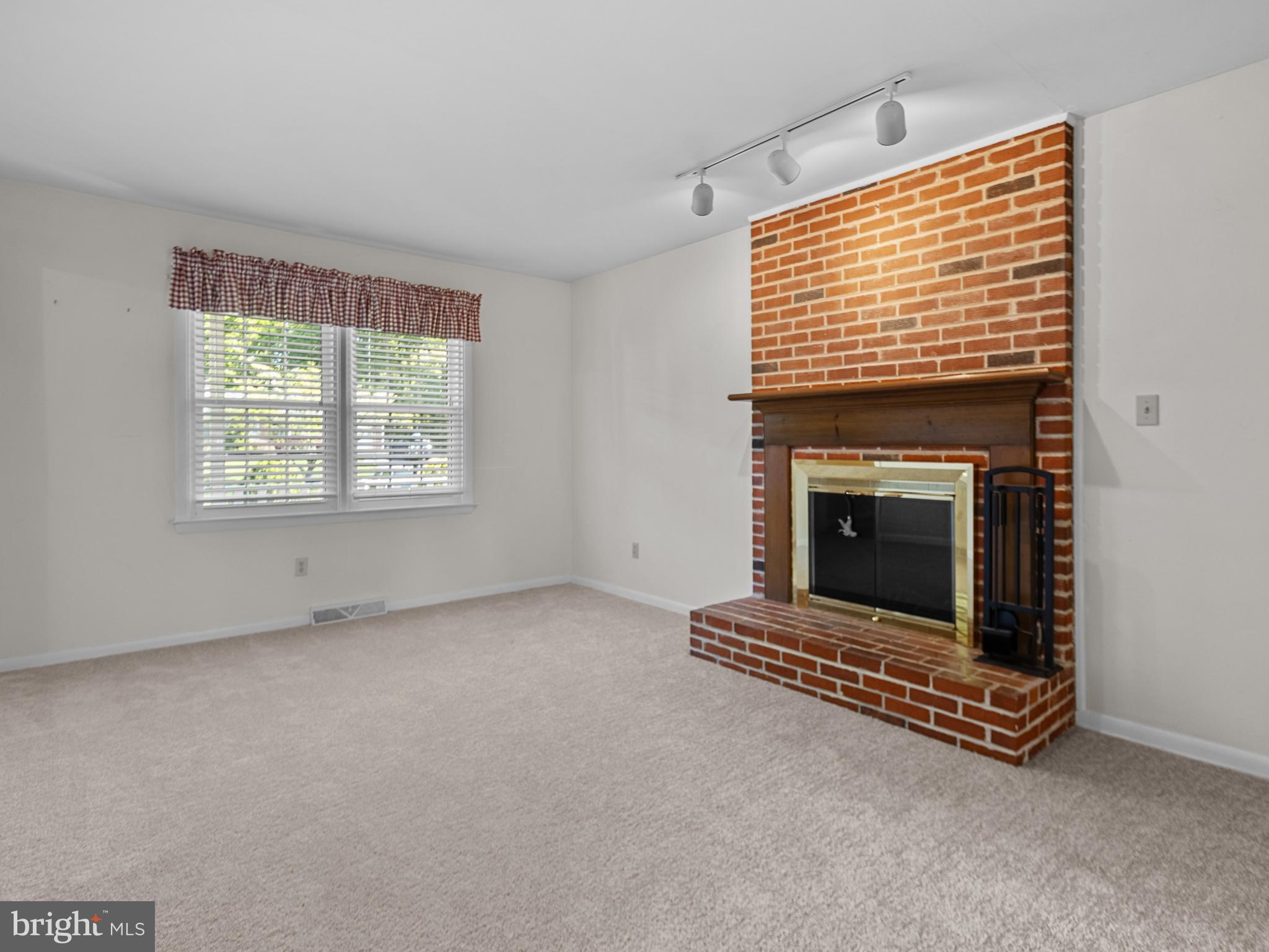 ROLLING MEADOWS - Residential