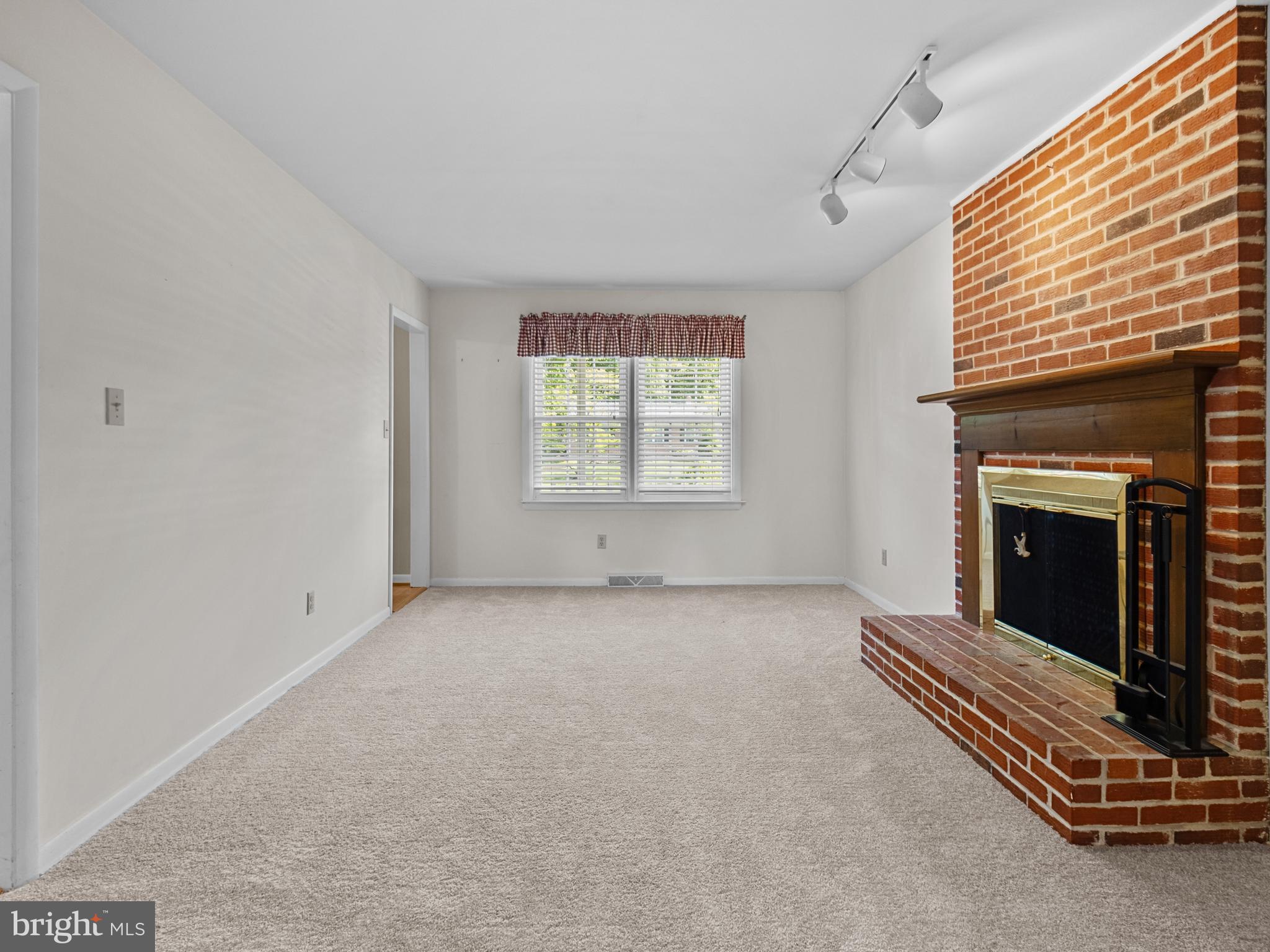 ROLLING MEADOWS - Residential