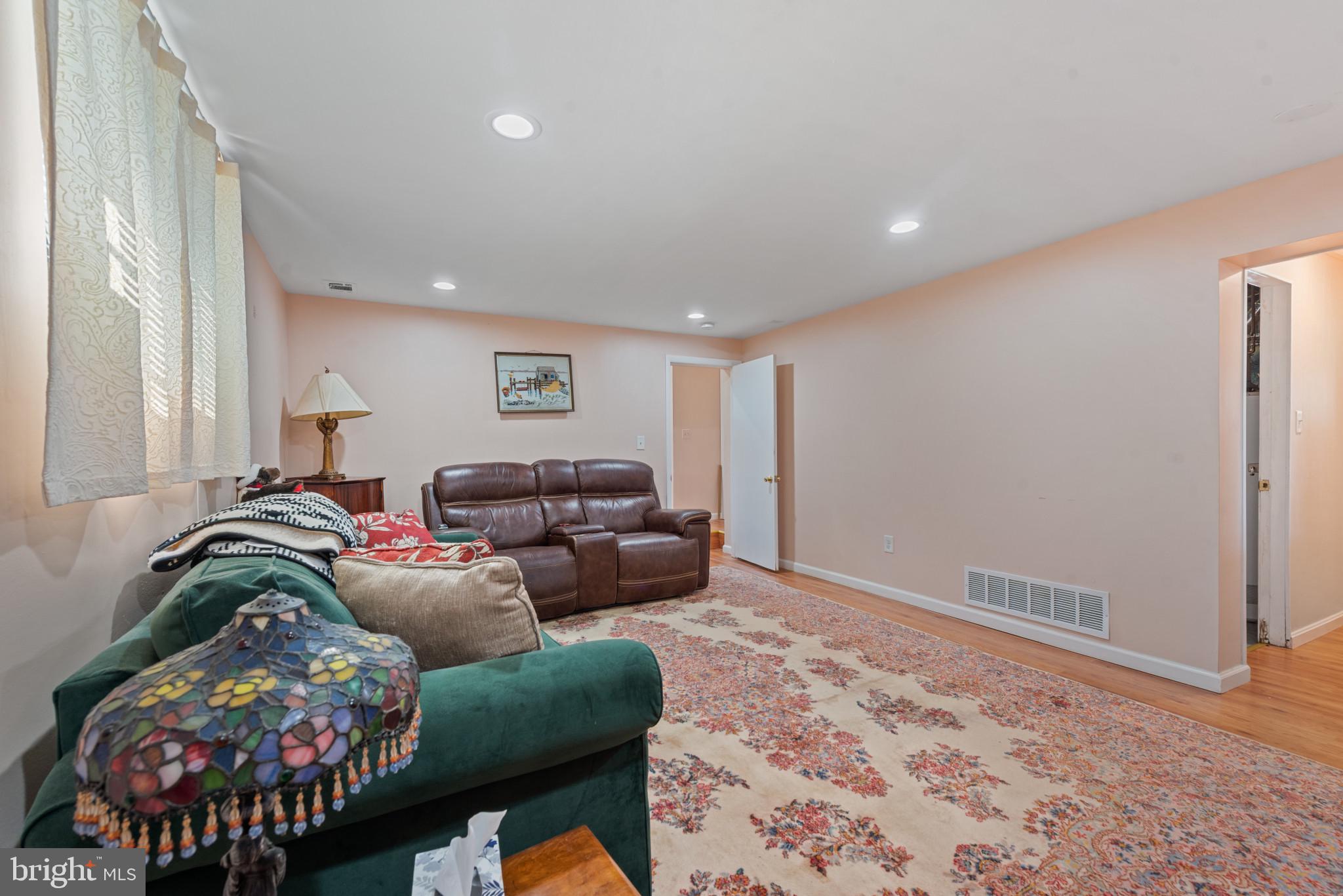 WILLIAMSBURG - Residential