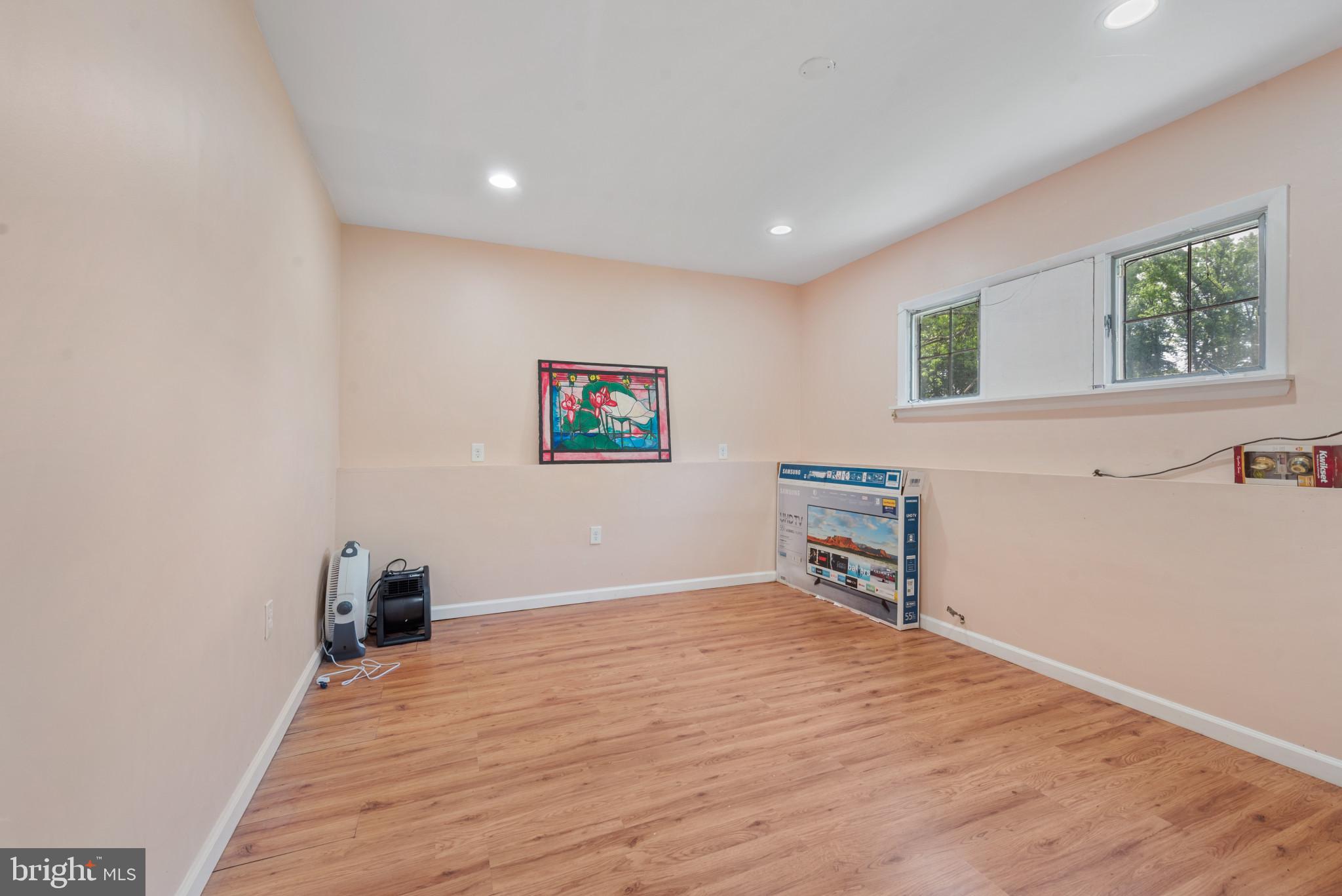 WILLIAMSBURG - Residential