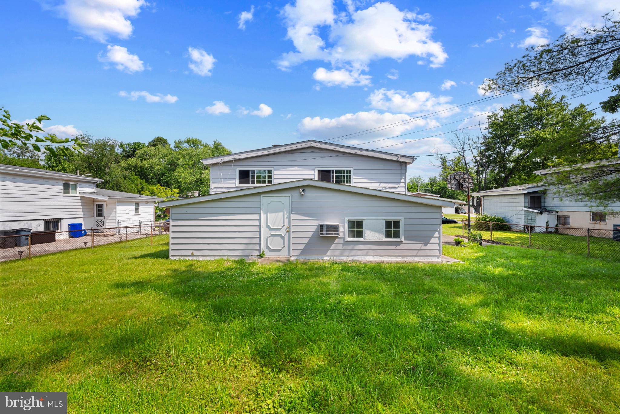 WILLIAMSBURG - Residential