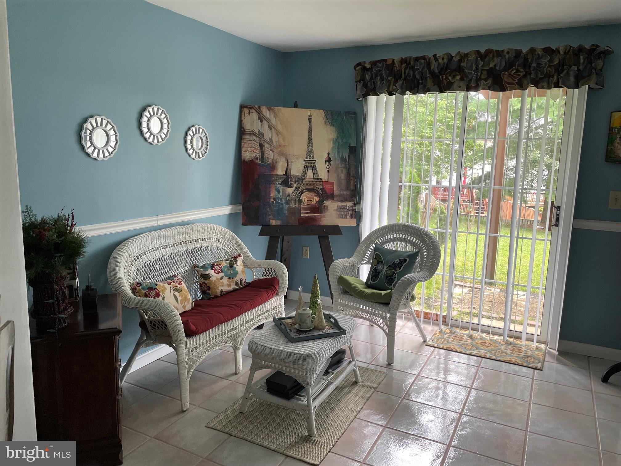 COUNTRY WALK - Residential