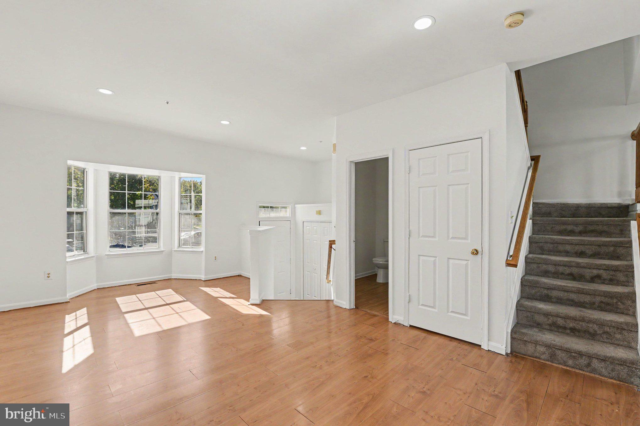 709 FARAWAY COURT
