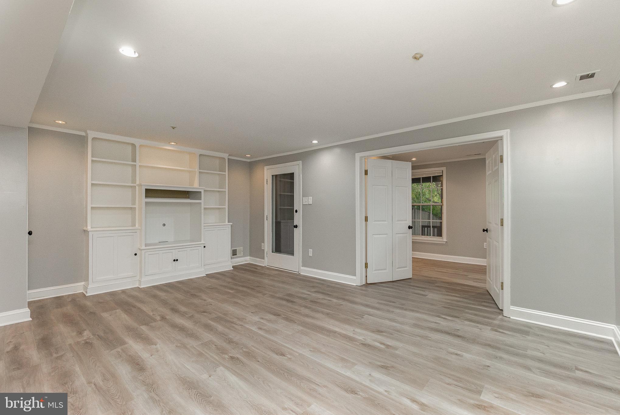 COUNTRY WALK - Residential