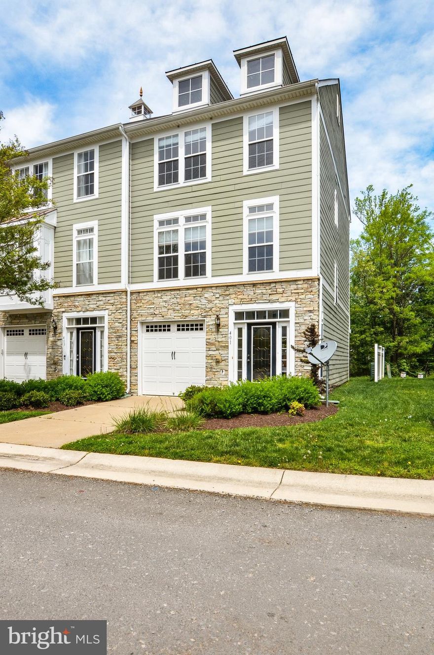 Vacation or year round living with water access to Monroe Bay. This townhouse has plenty of room with 3 full levels and a gorgeous deck for out back for entertaining. Priced to sell.