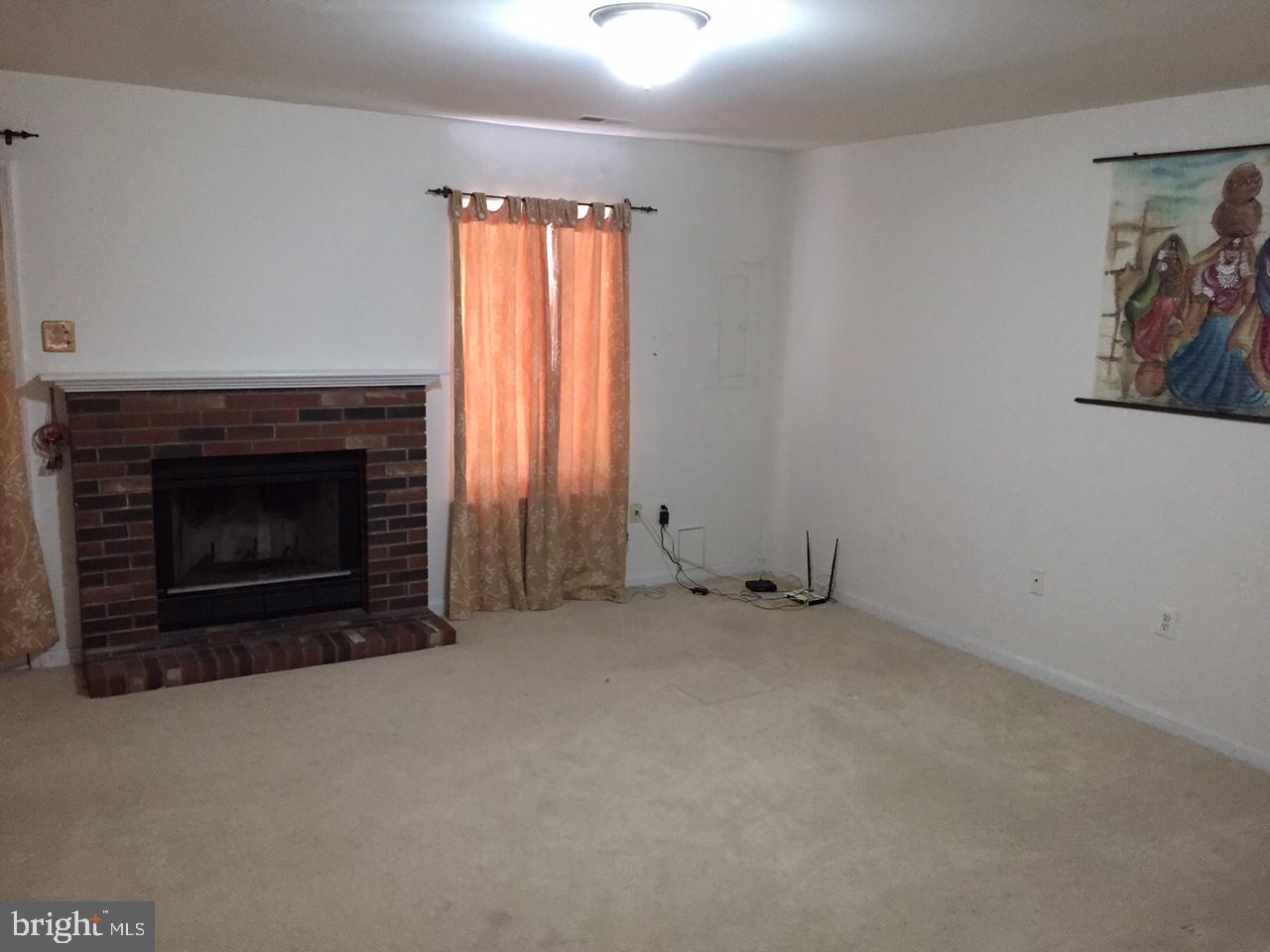 MCNAIR FARMS LANDBAY 11 - Residential Lease