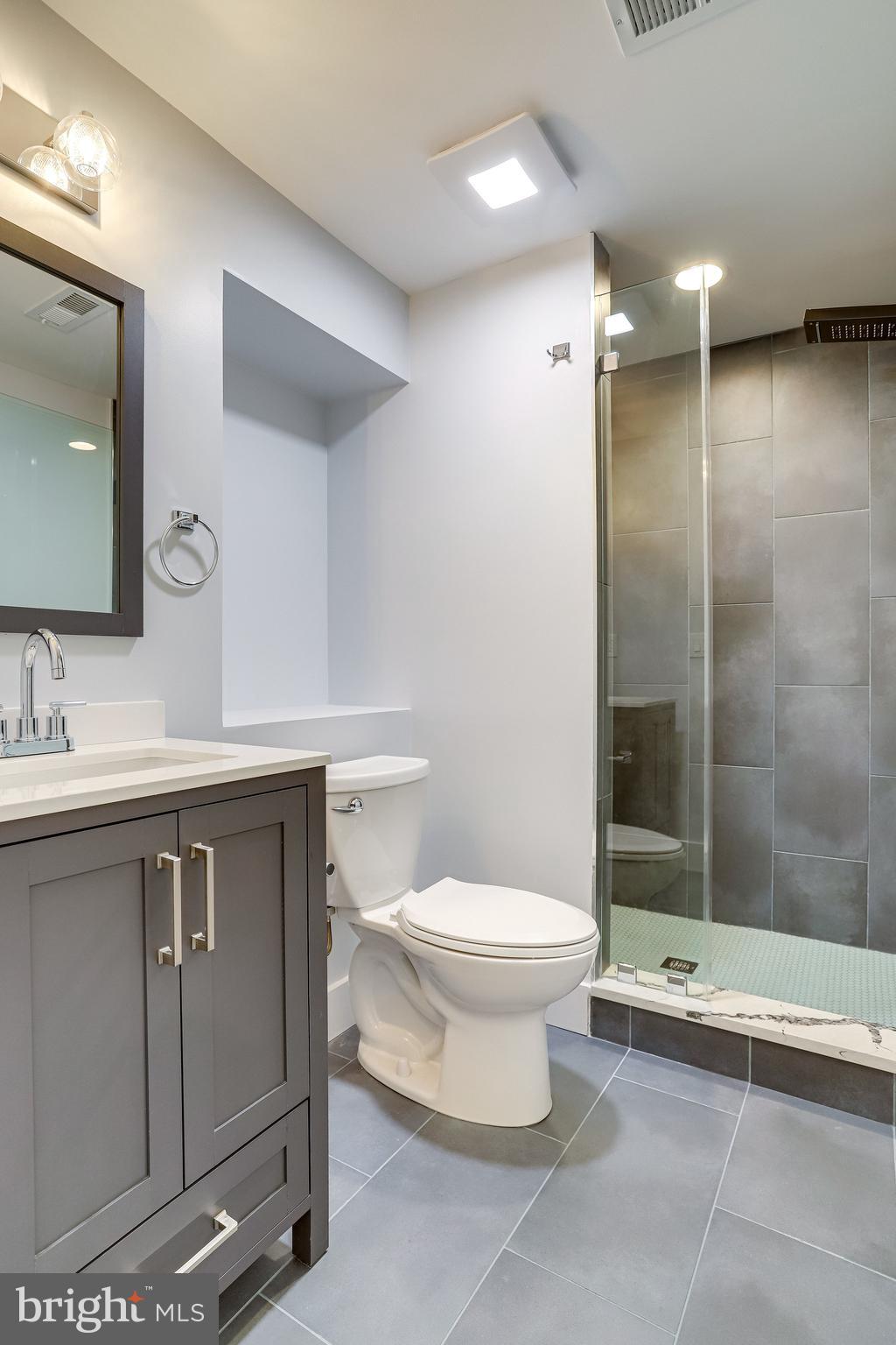 MADISON MANOR - Residential