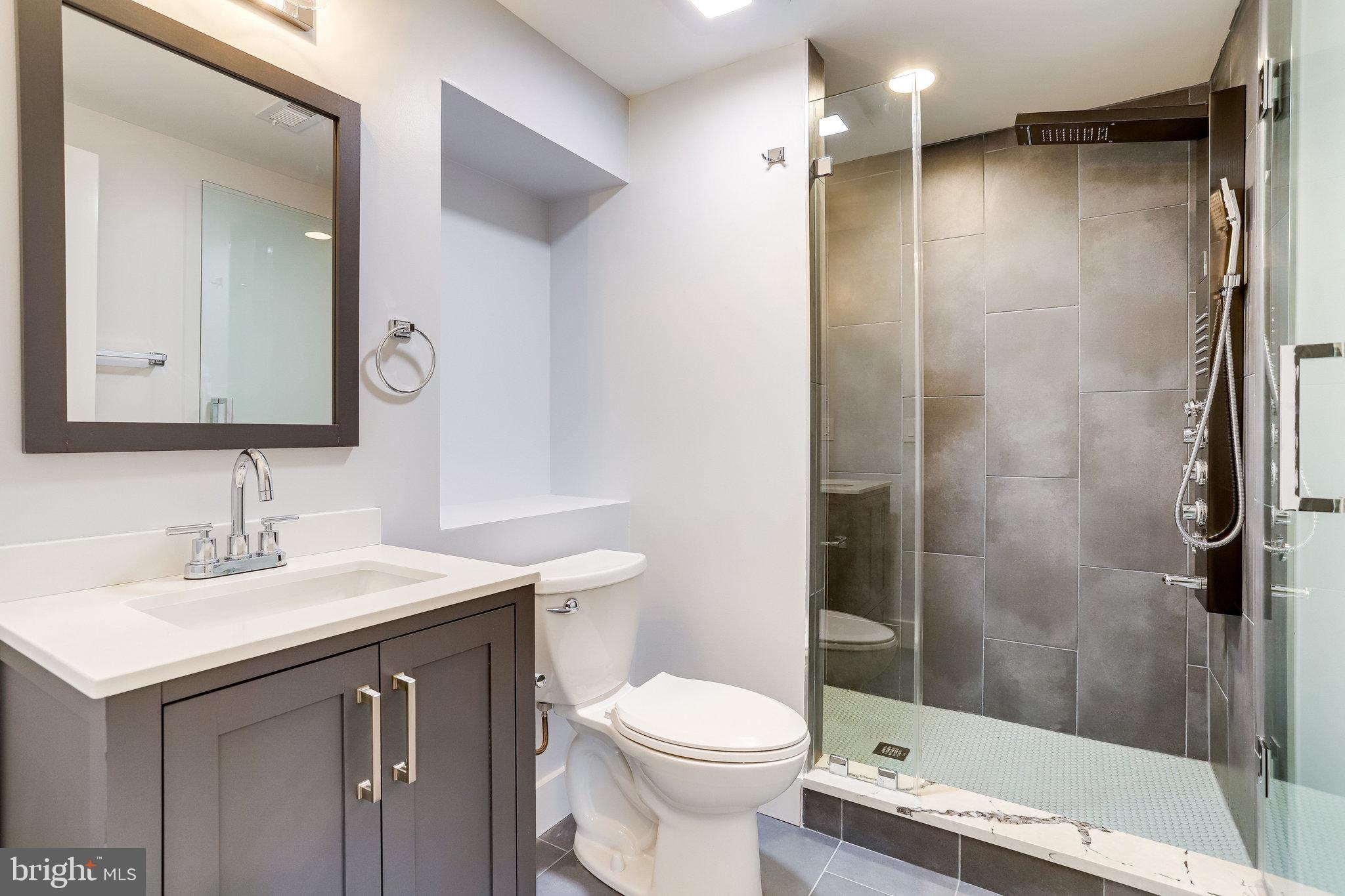 MADISON MANOR - Residential