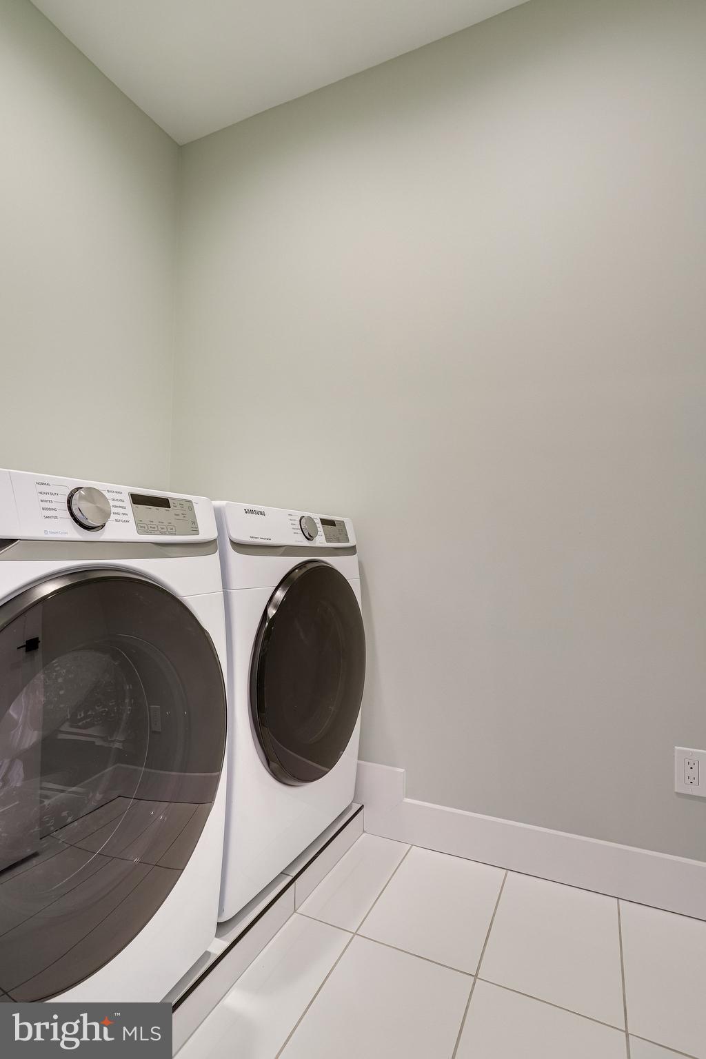 MADISON MANOR - Residential