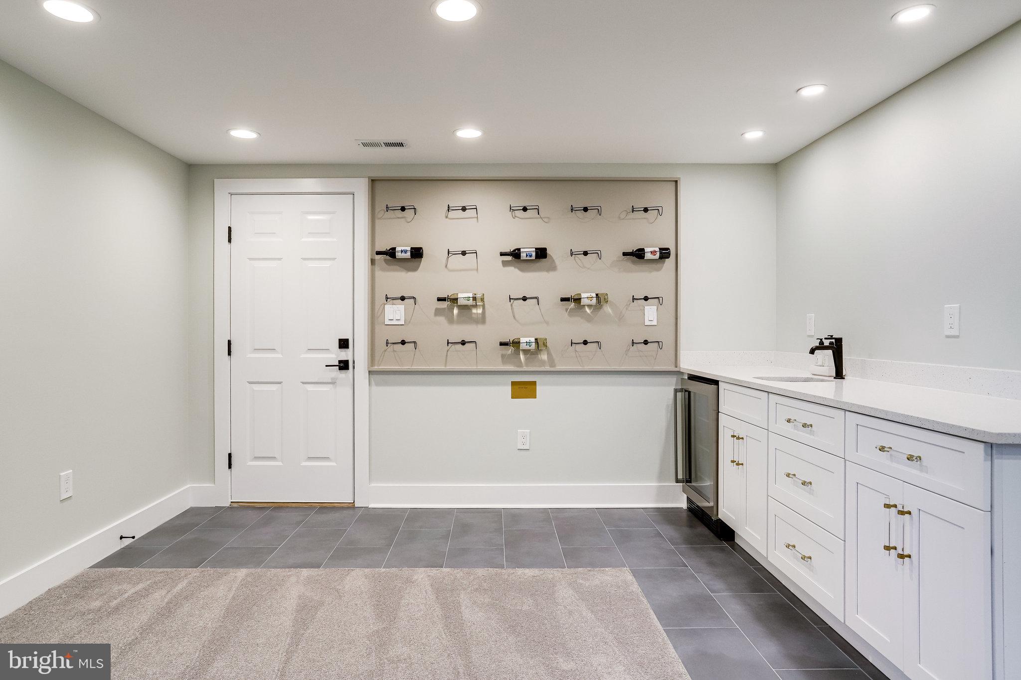 MADISON MANOR - Residential