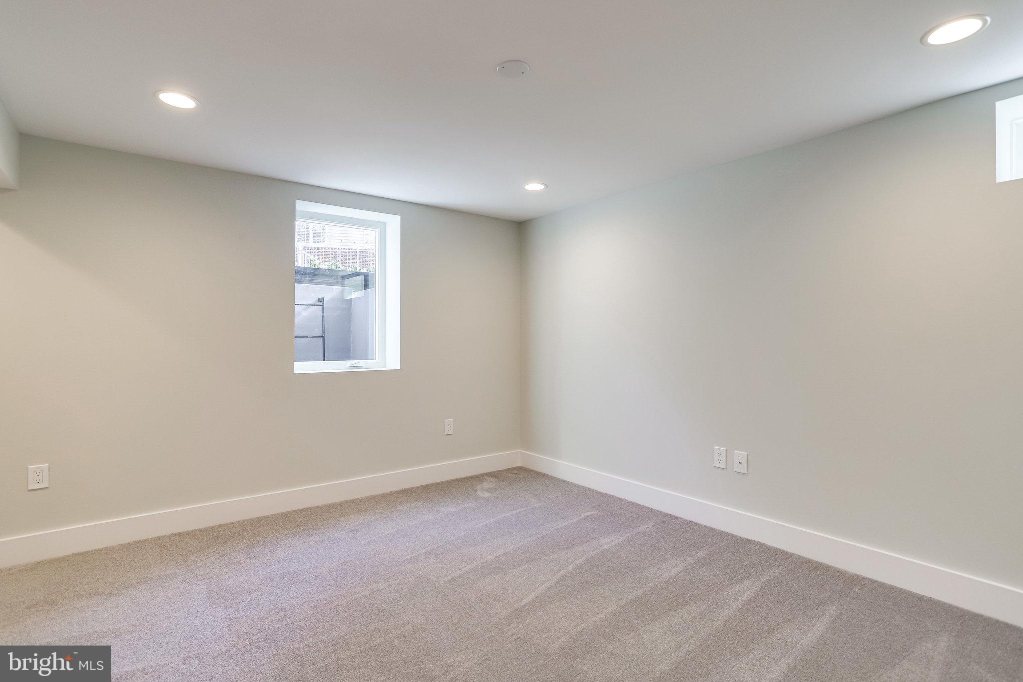 MADISON MANOR - Residential