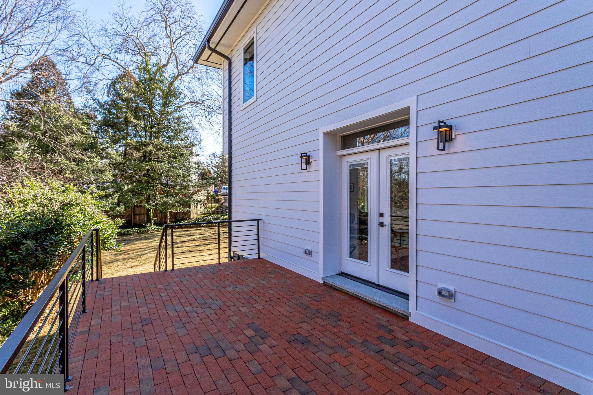 MADISON MANOR - Residential