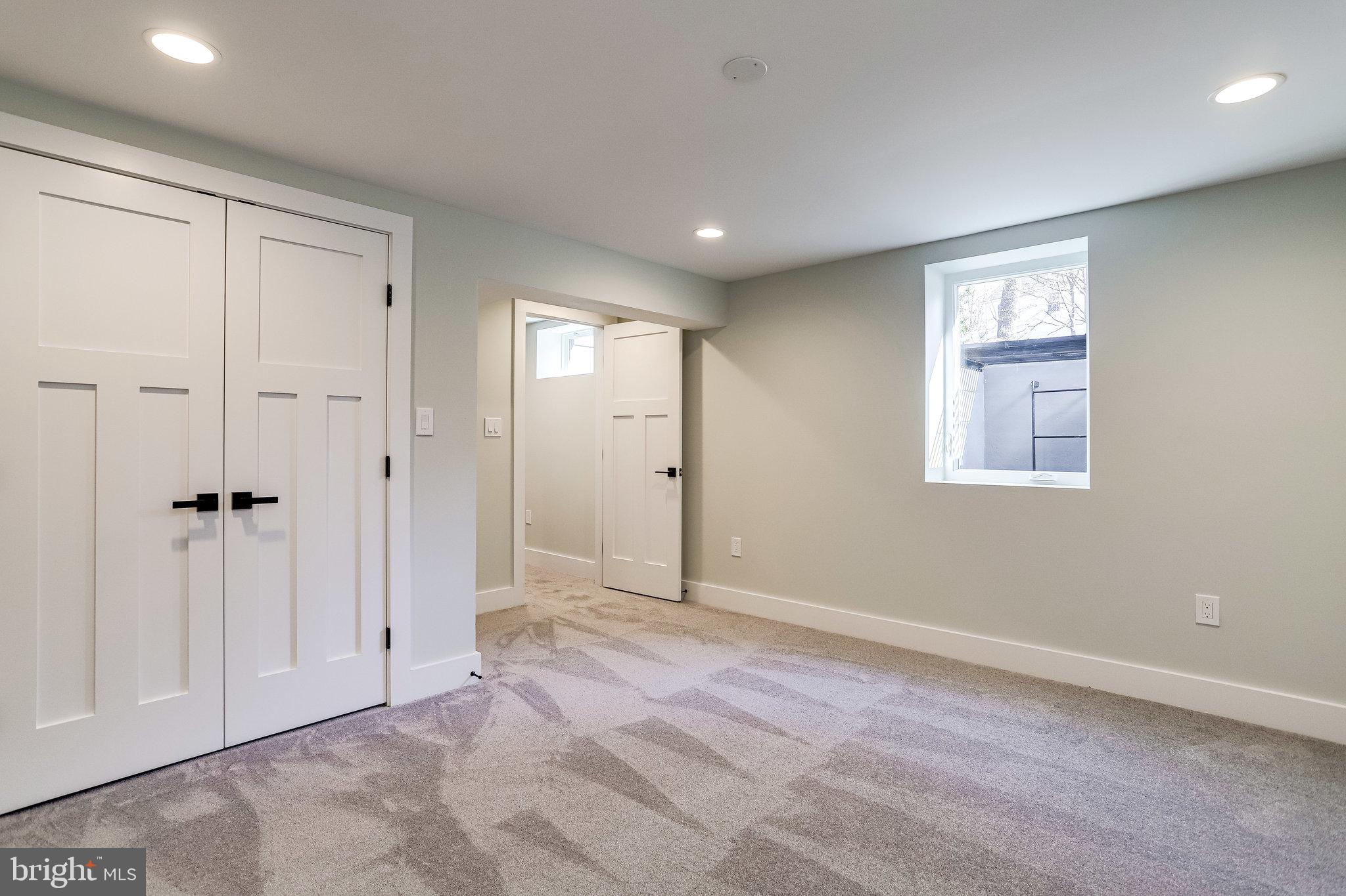 MADISON MANOR - Residential