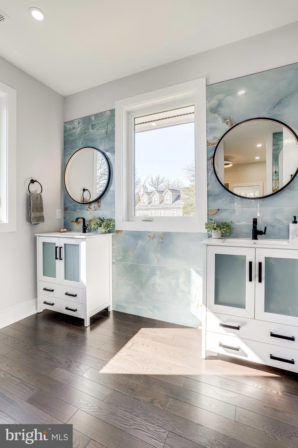 MADISON MANOR - Residential