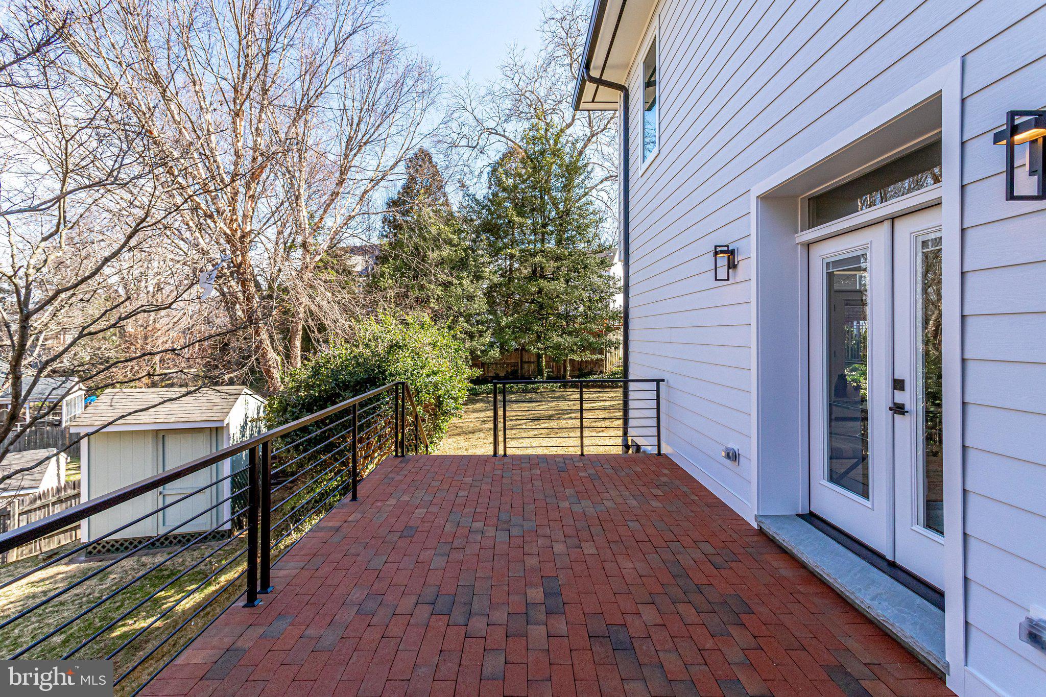 MADISON MANOR - Residential