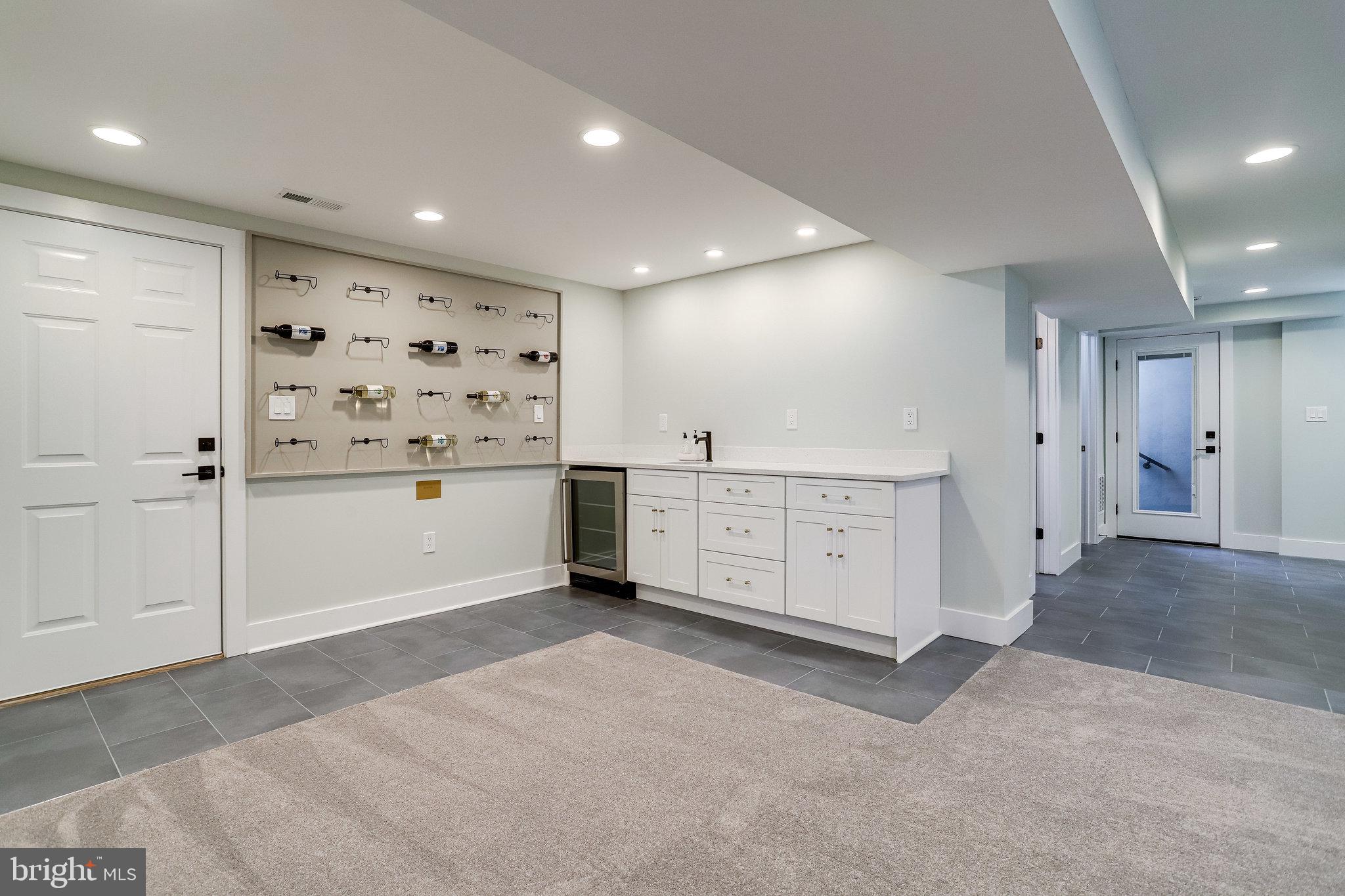 MADISON MANOR - Residential