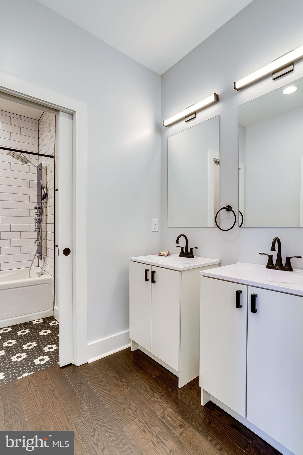 MADISON MANOR - Residential