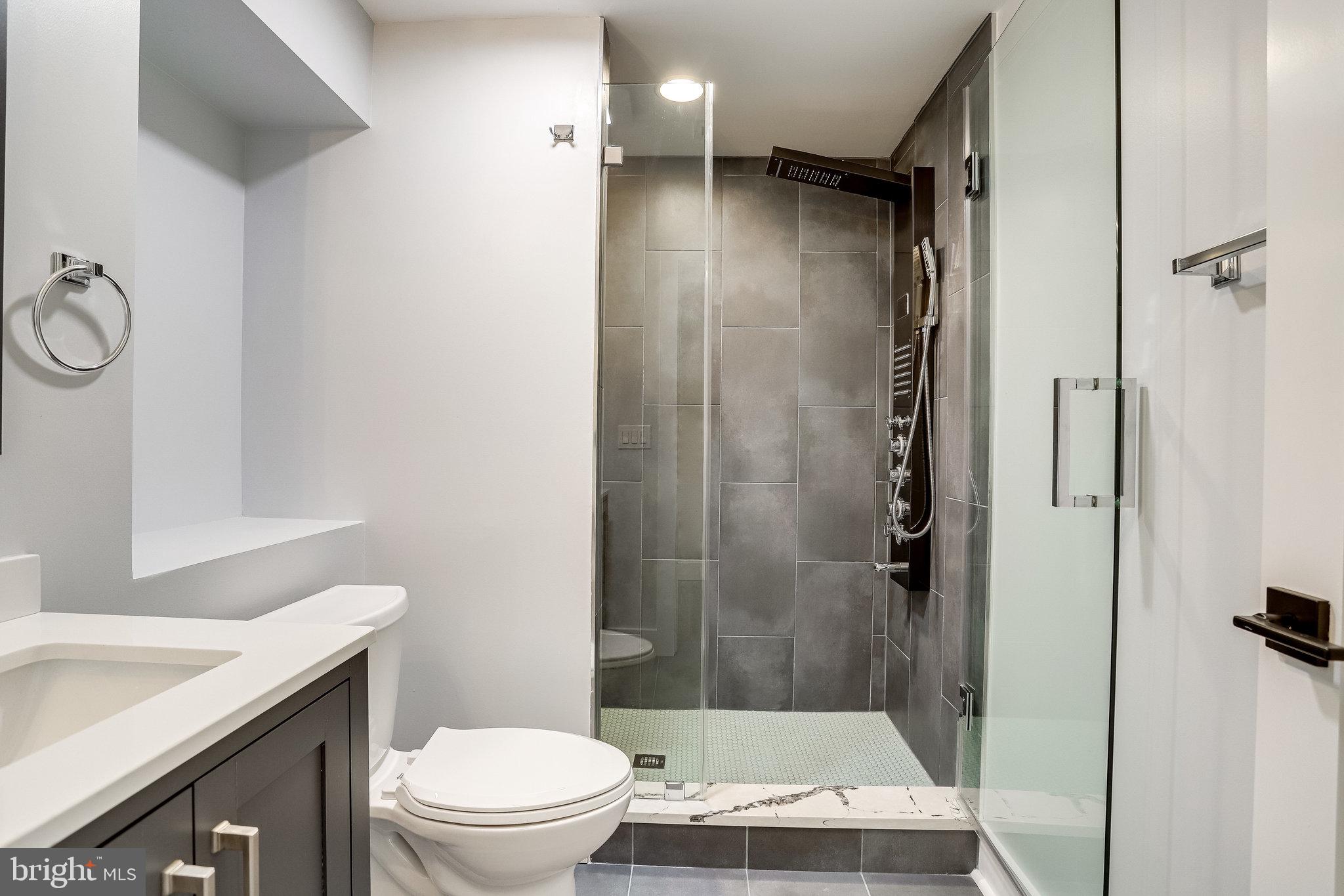 MADISON MANOR - Residential