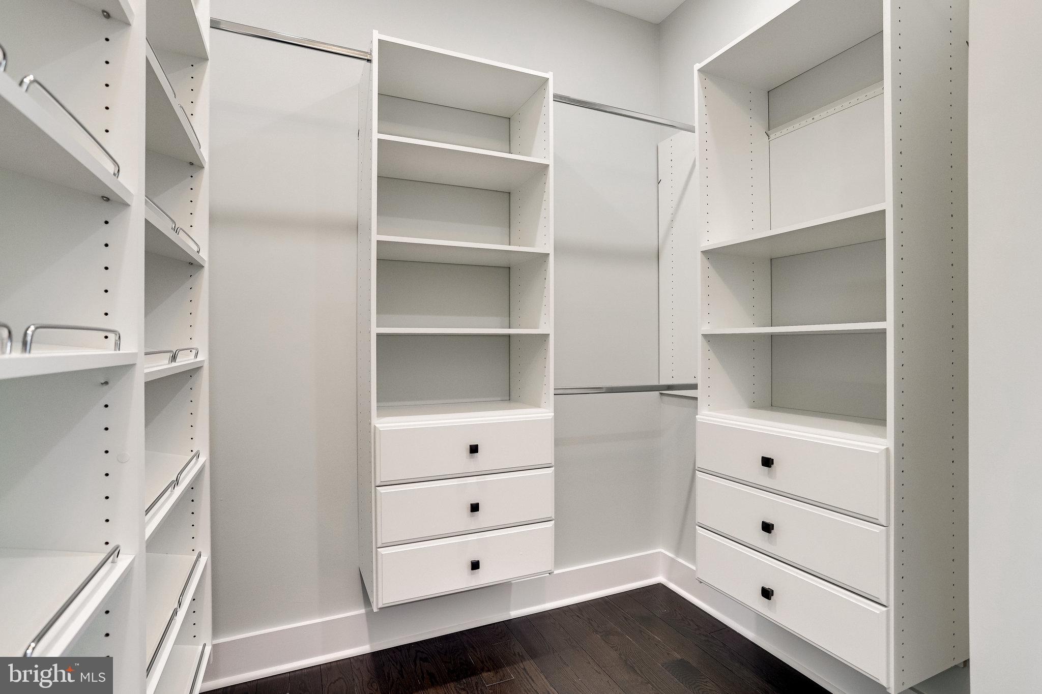 MADISON MANOR - Residential