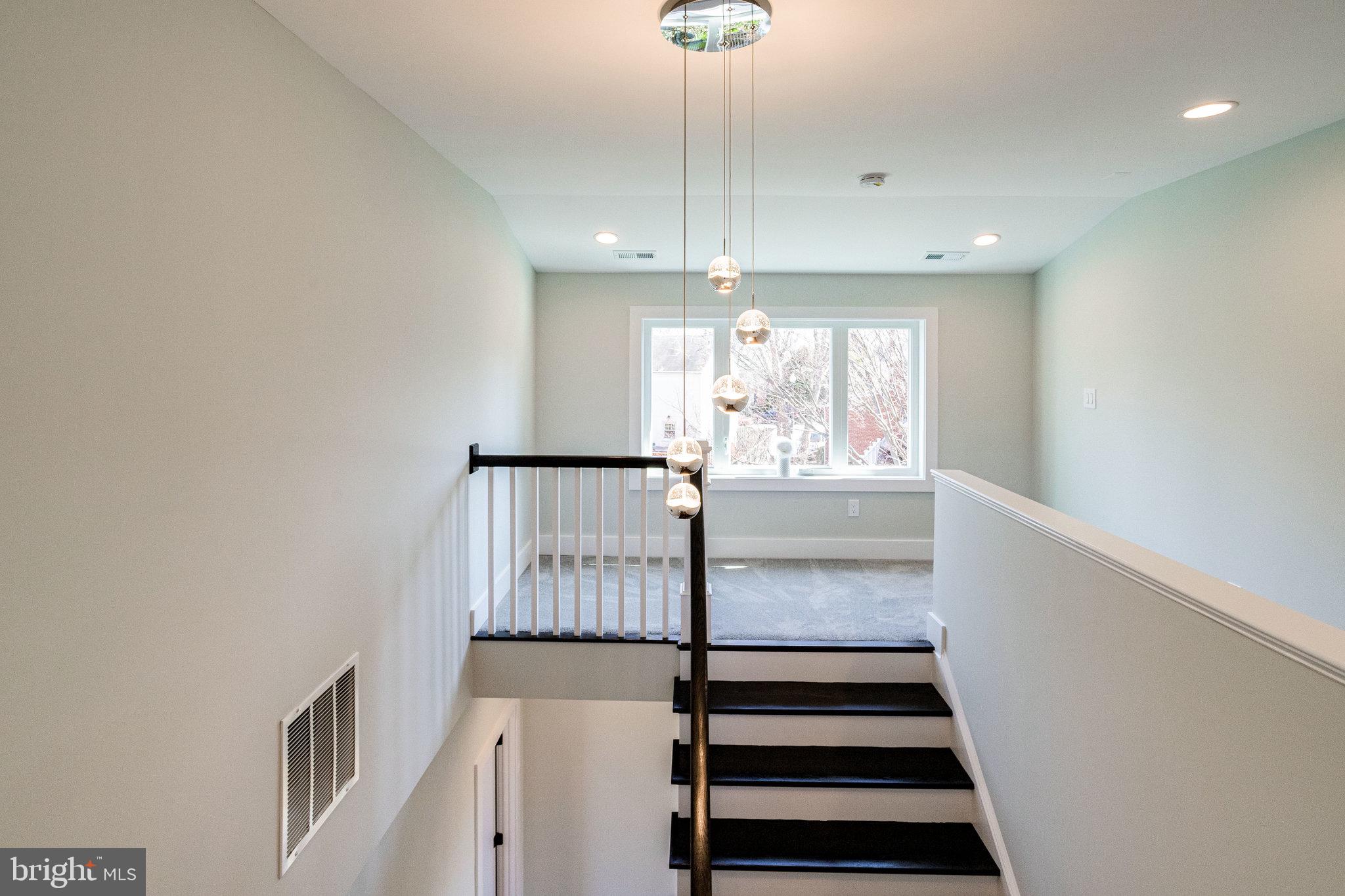 MADISON MANOR - Residential