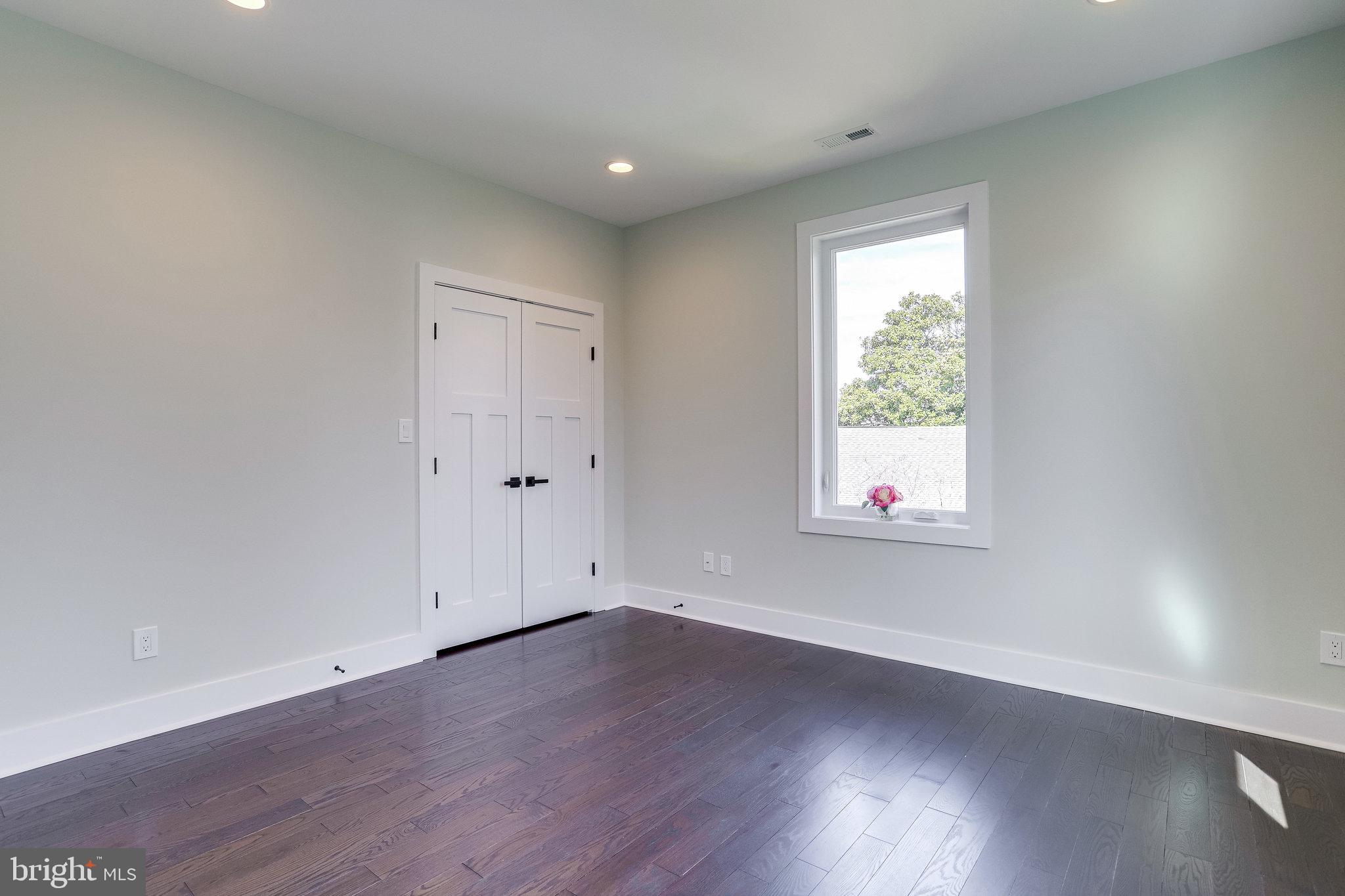 MADISON MANOR - Residential