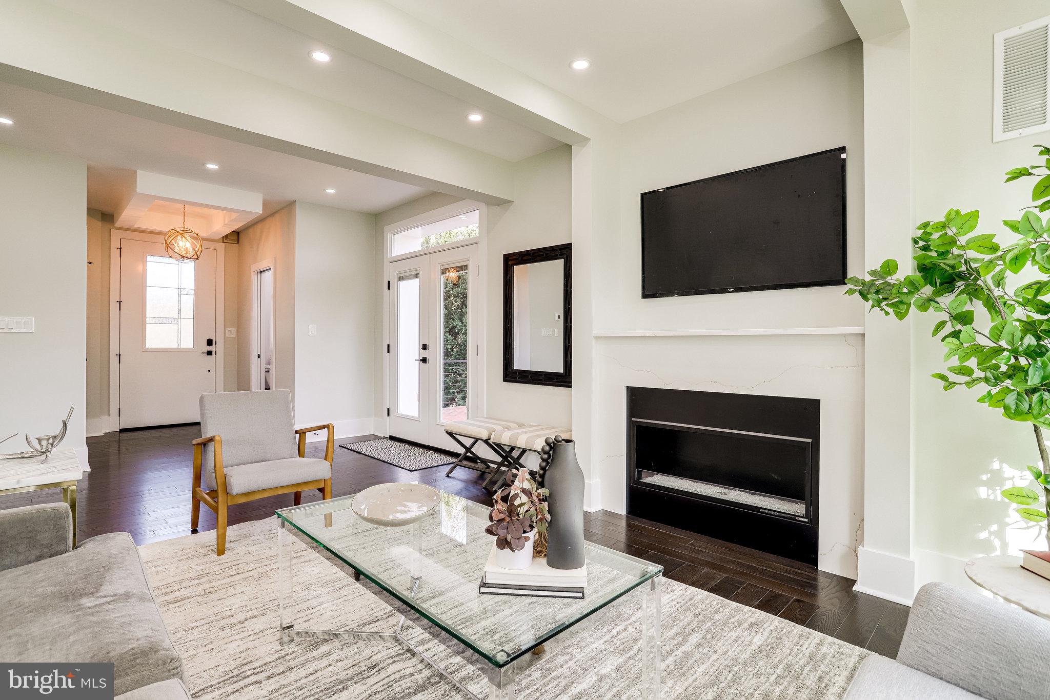 MADISON MANOR - Residential