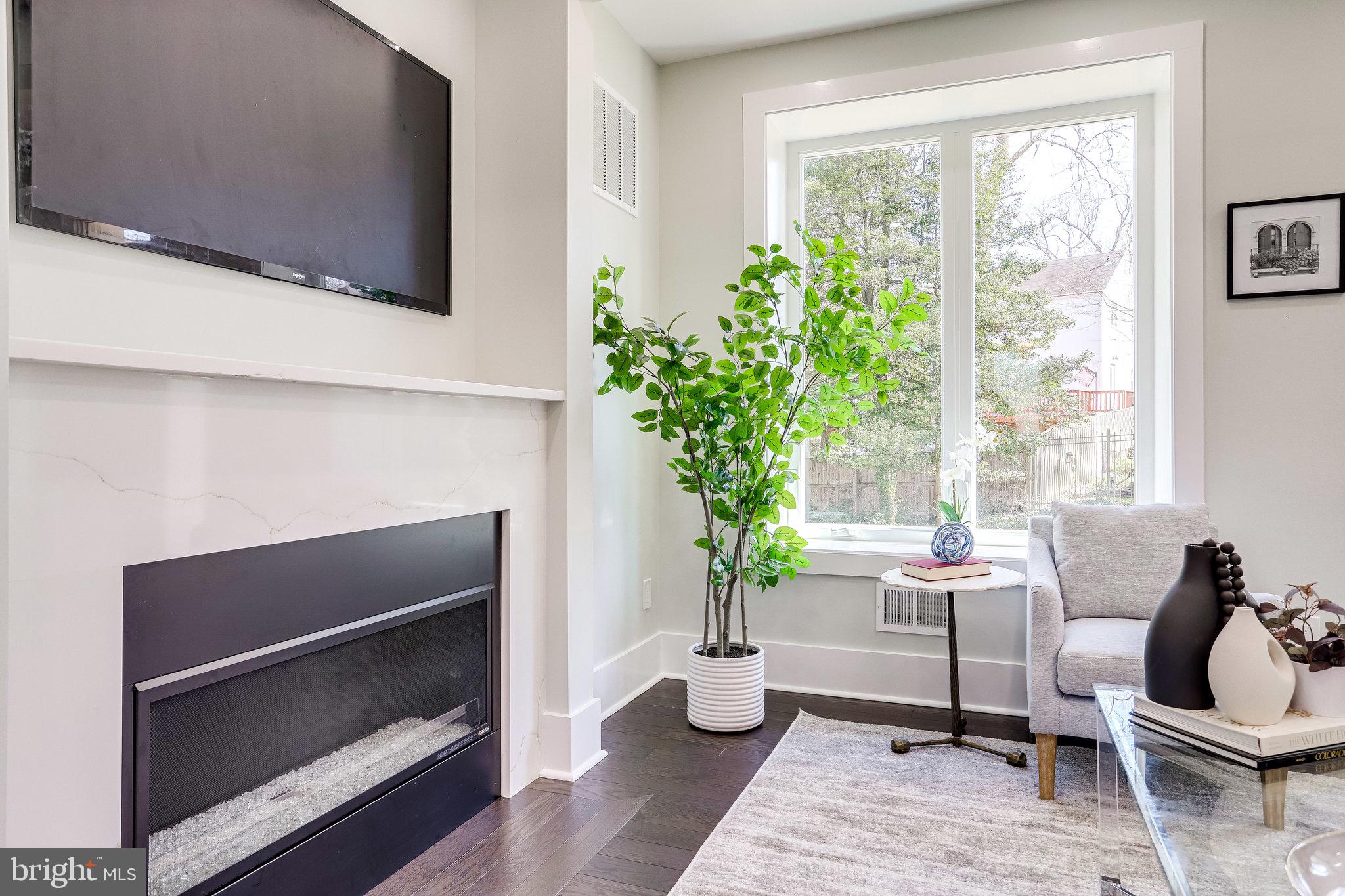 MADISON MANOR - Residential