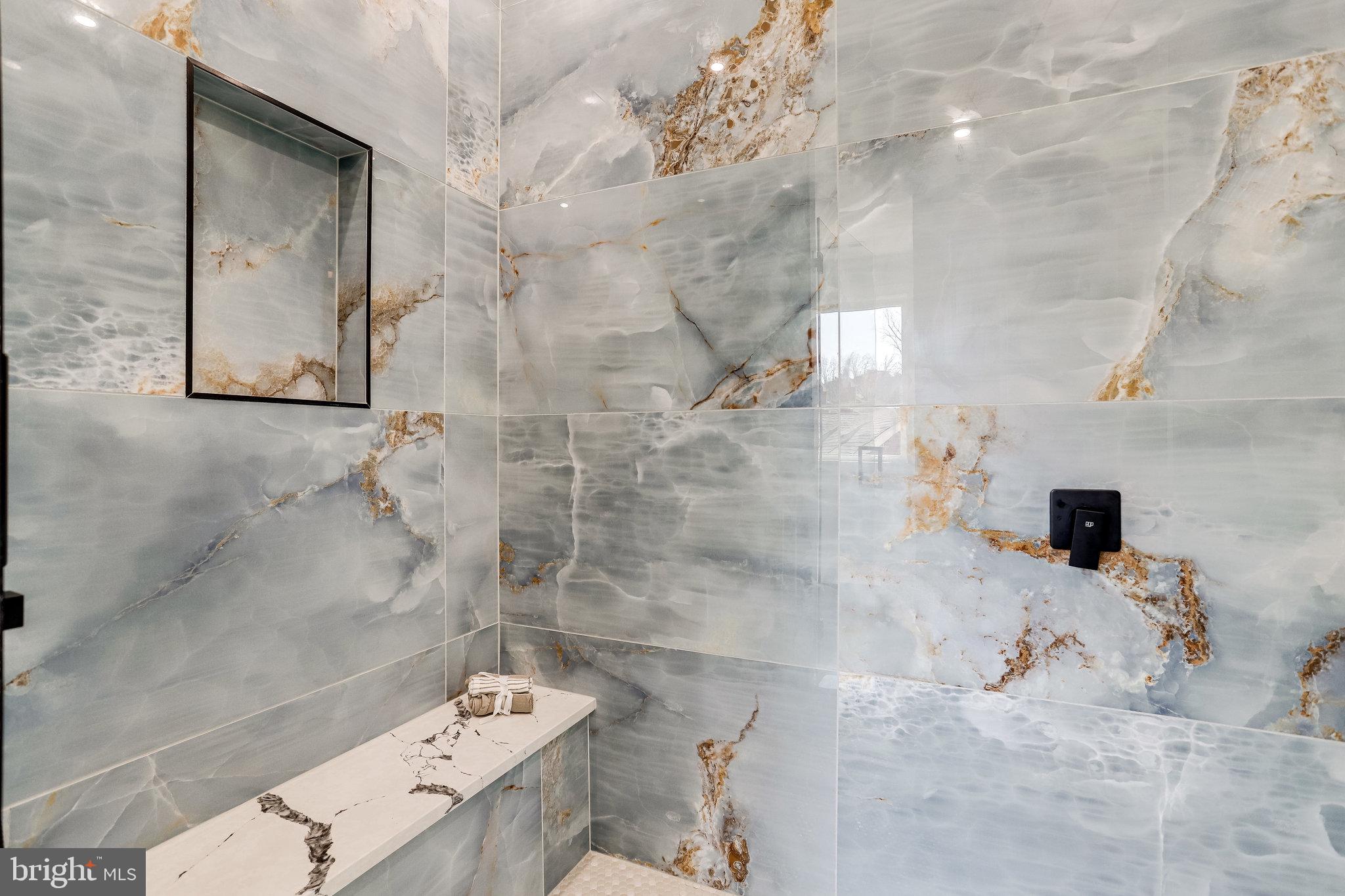 MADISON MANOR - Residential