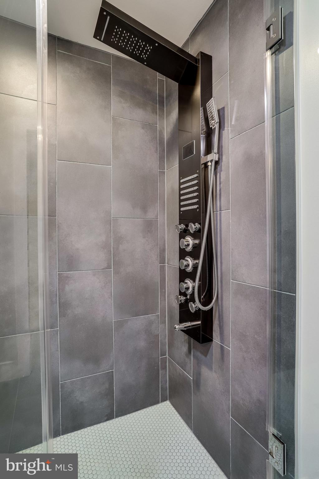 MADISON MANOR - Residential