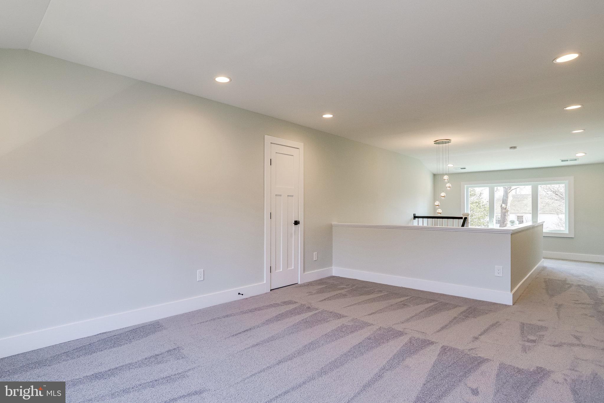 MADISON MANOR - Residential