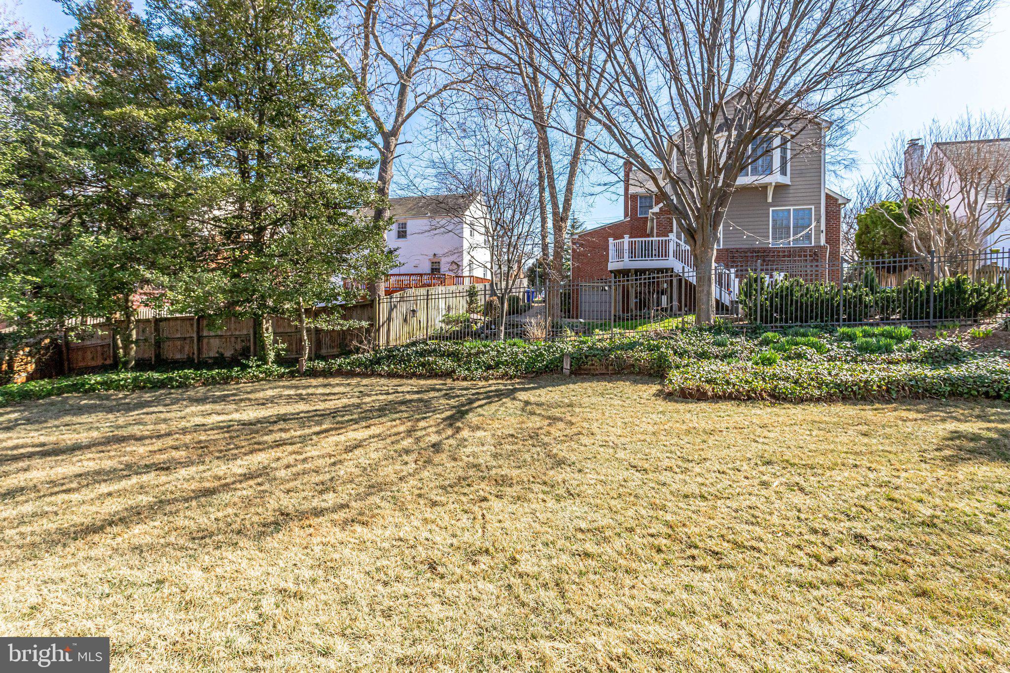 MADISON MANOR - Residential