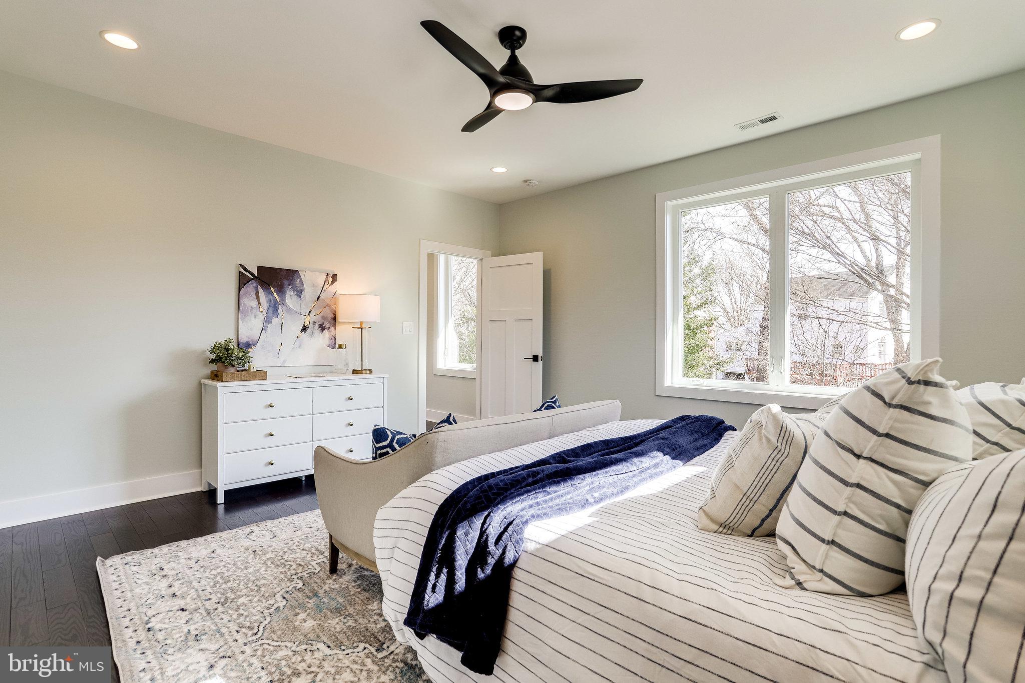 MADISON MANOR - Residential