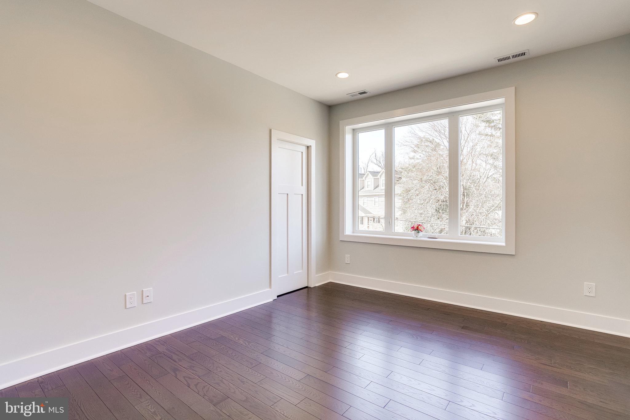 MADISON MANOR - Residential