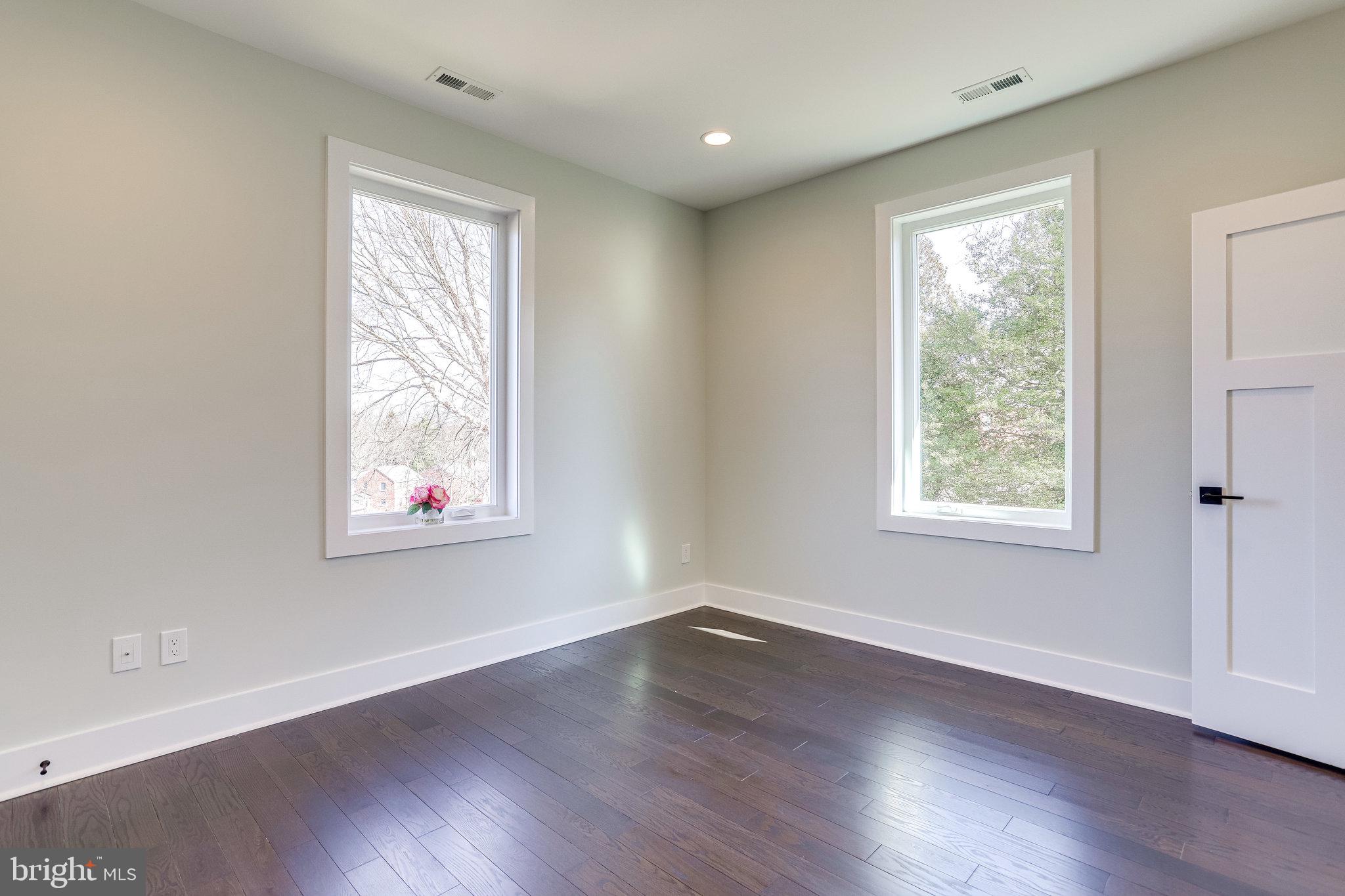 MADISON MANOR - Residential