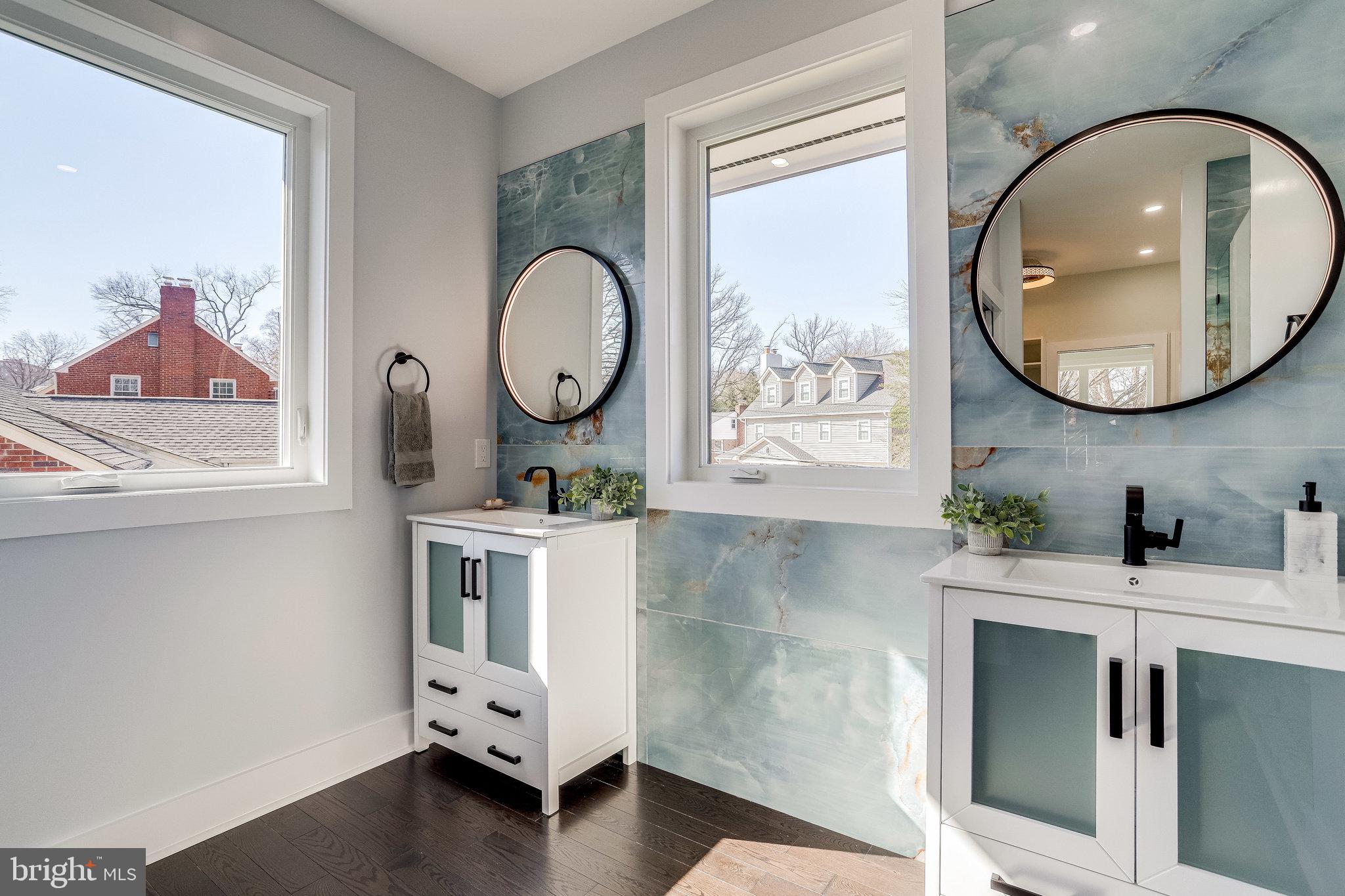 MADISON MANOR - Residential