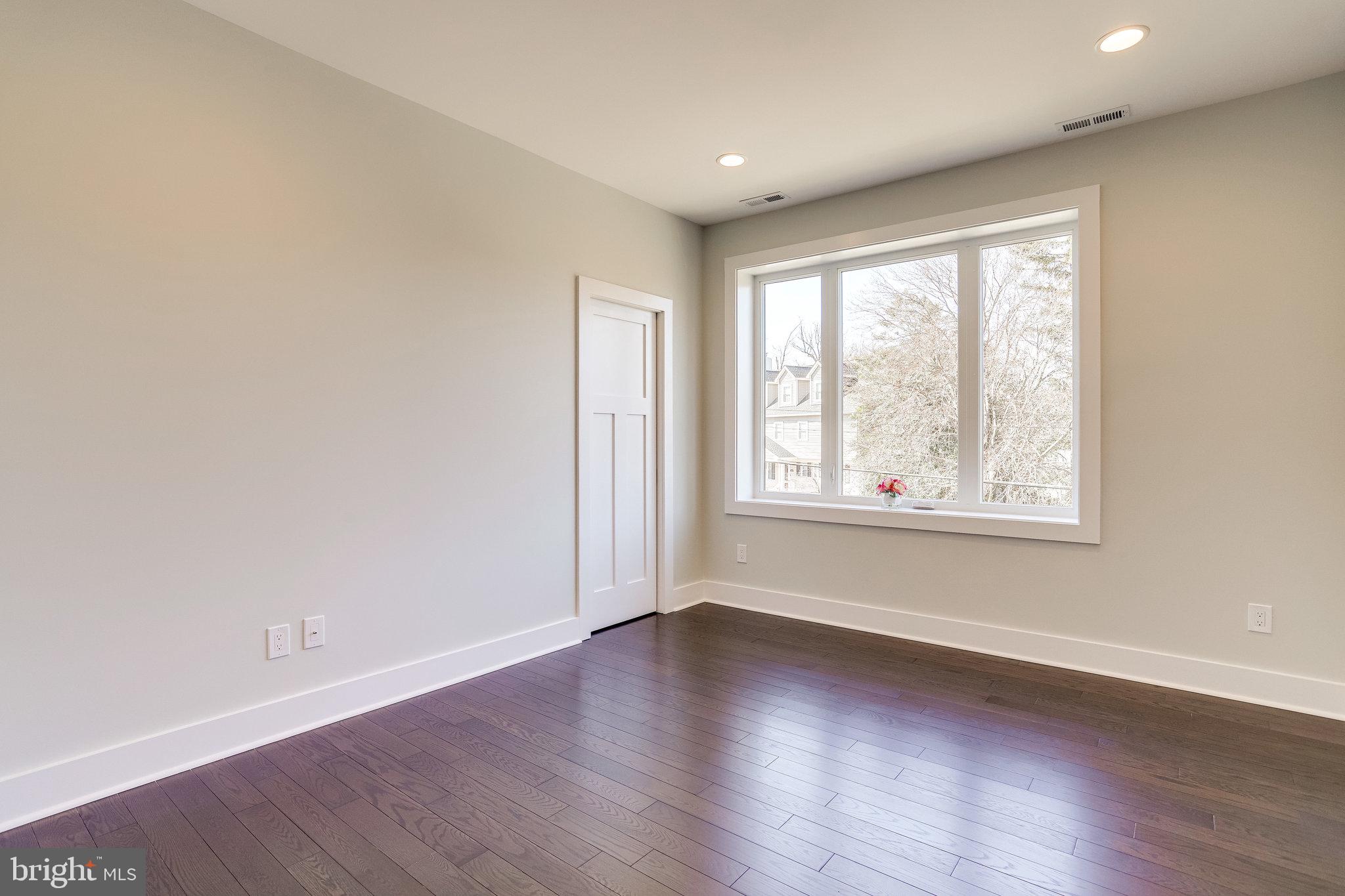 MADISON MANOR - Residential