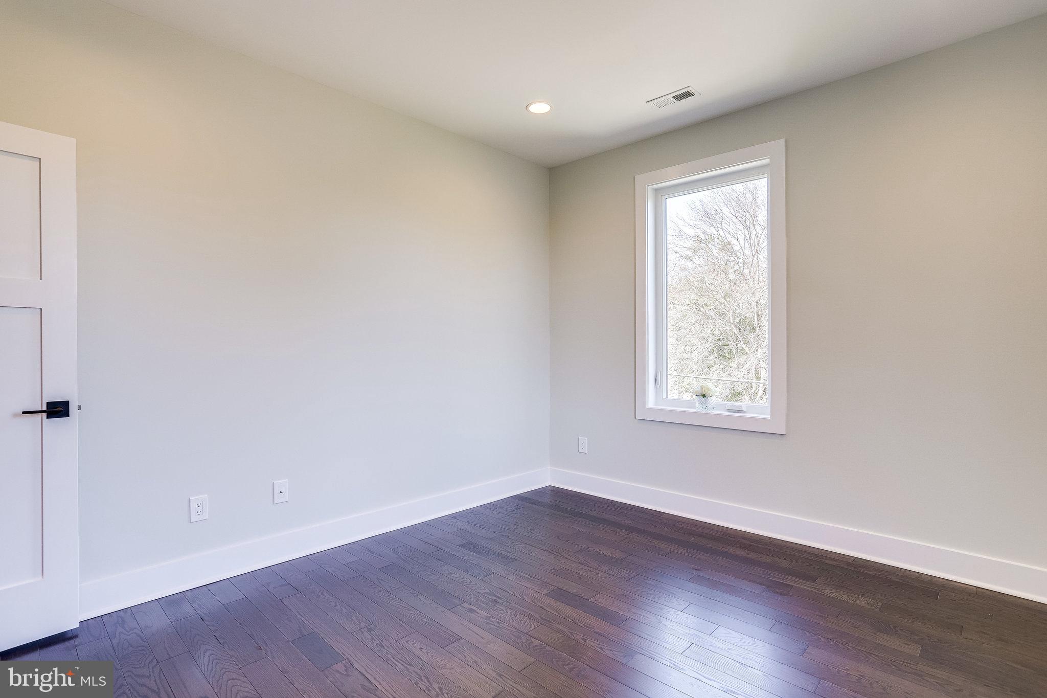 MADISON MANOR - Residential