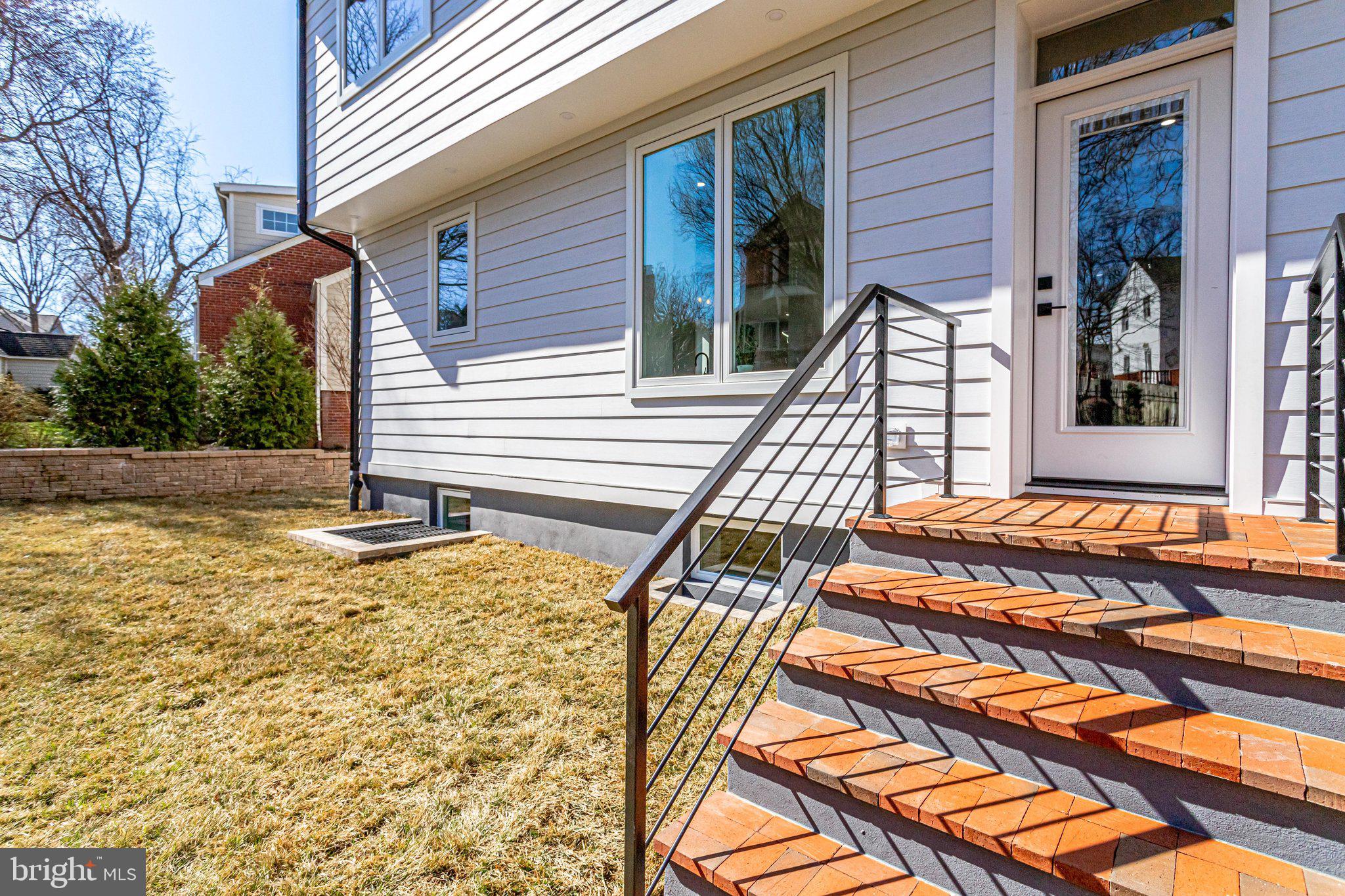 MADISON MANOR - Residential