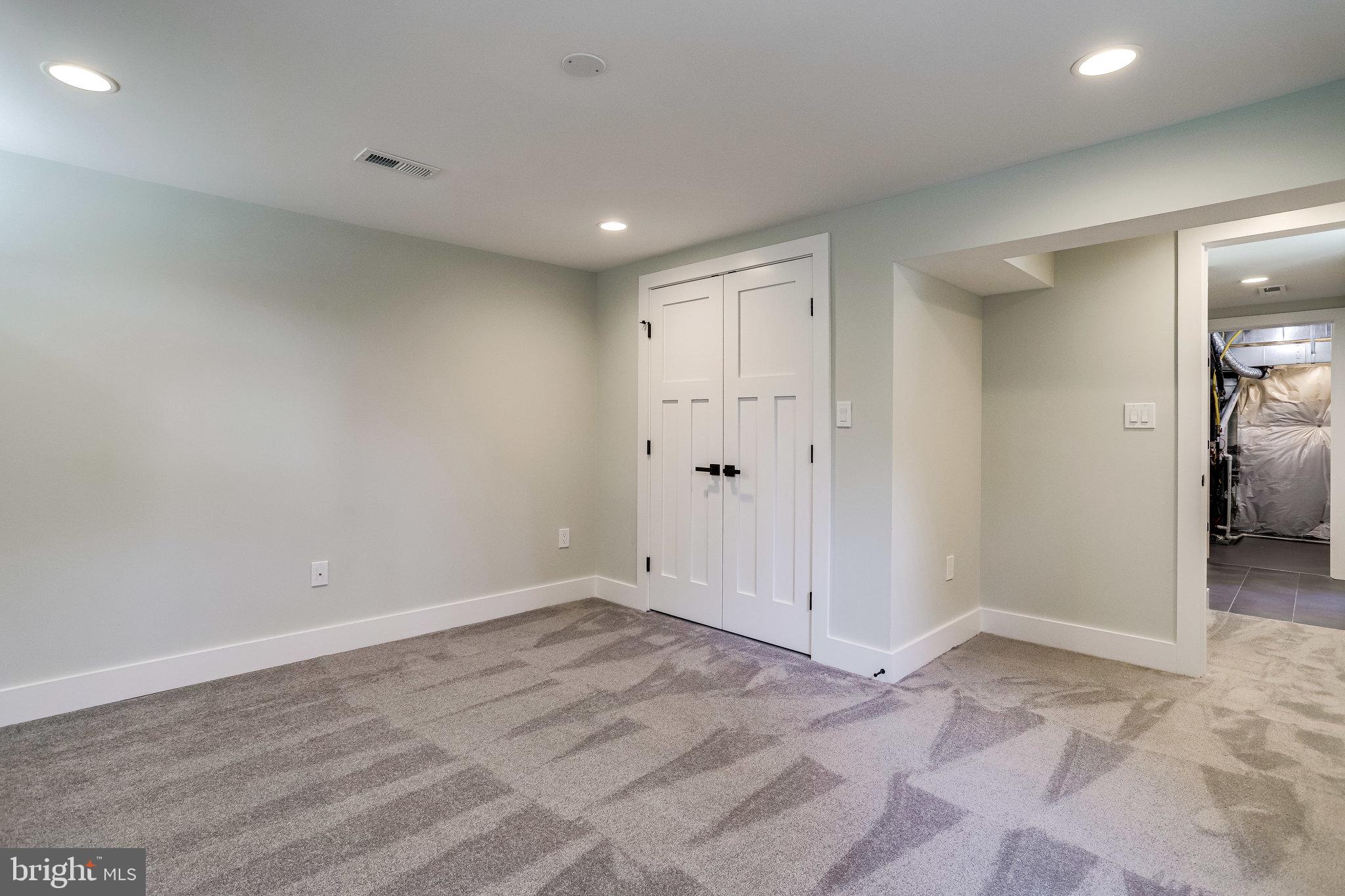 MADISON MANOR - Residential