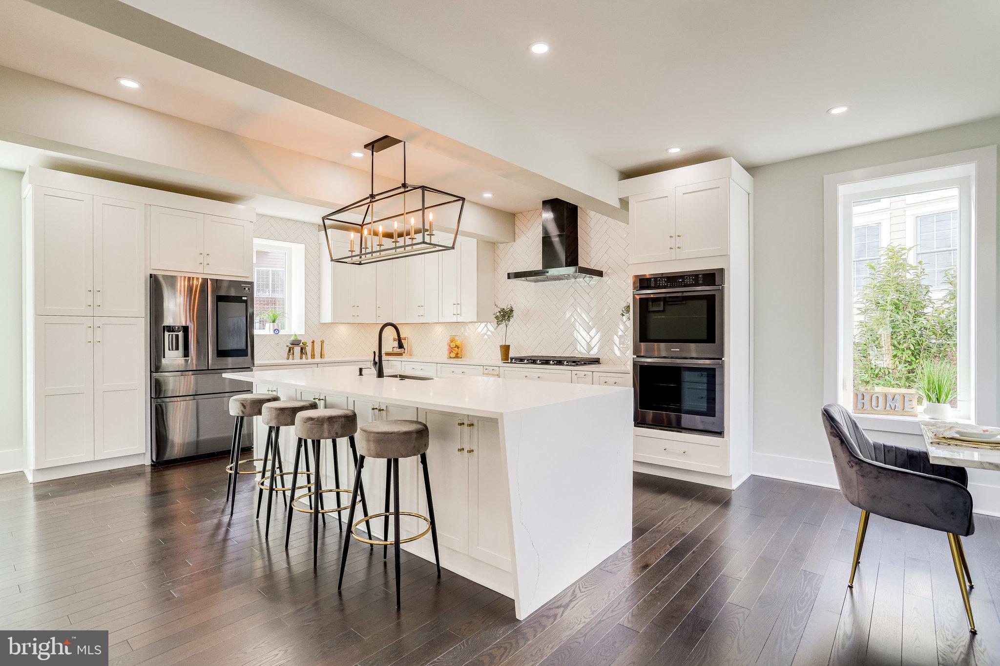 MADISON MANOR - Residential