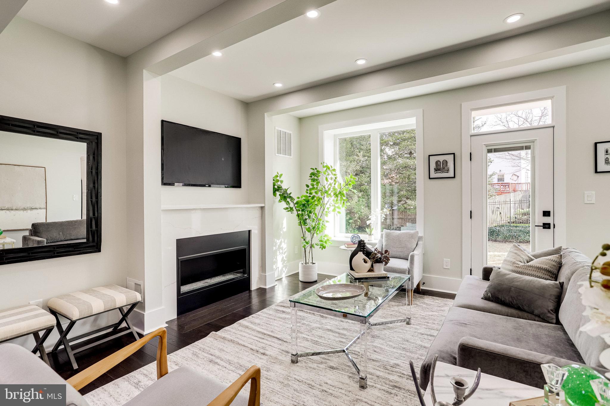 MADISON MANOR - Residential